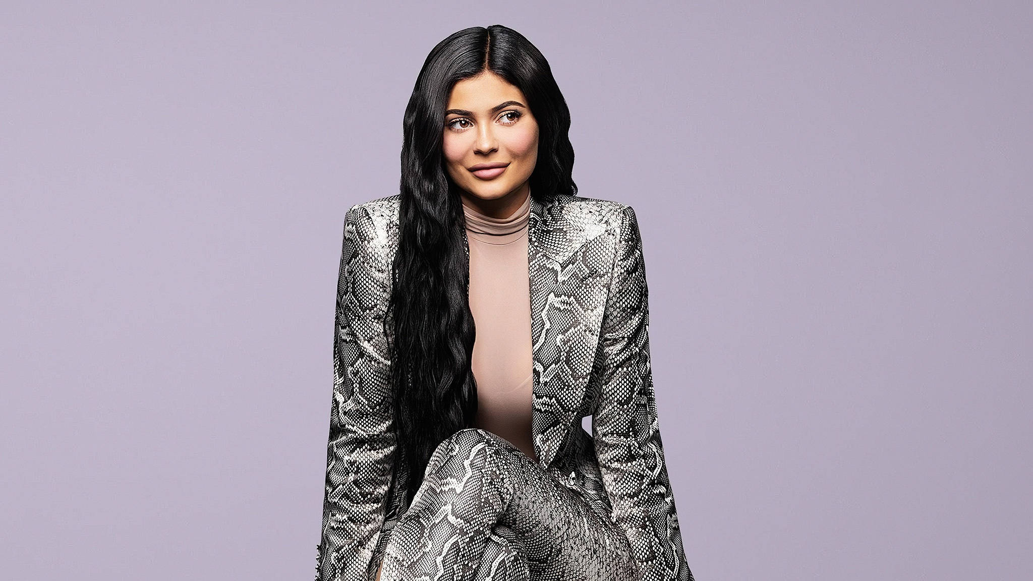 Kylie Jenner, snakeskin suit, silver snake print, Full HD Desktop Wallpaper