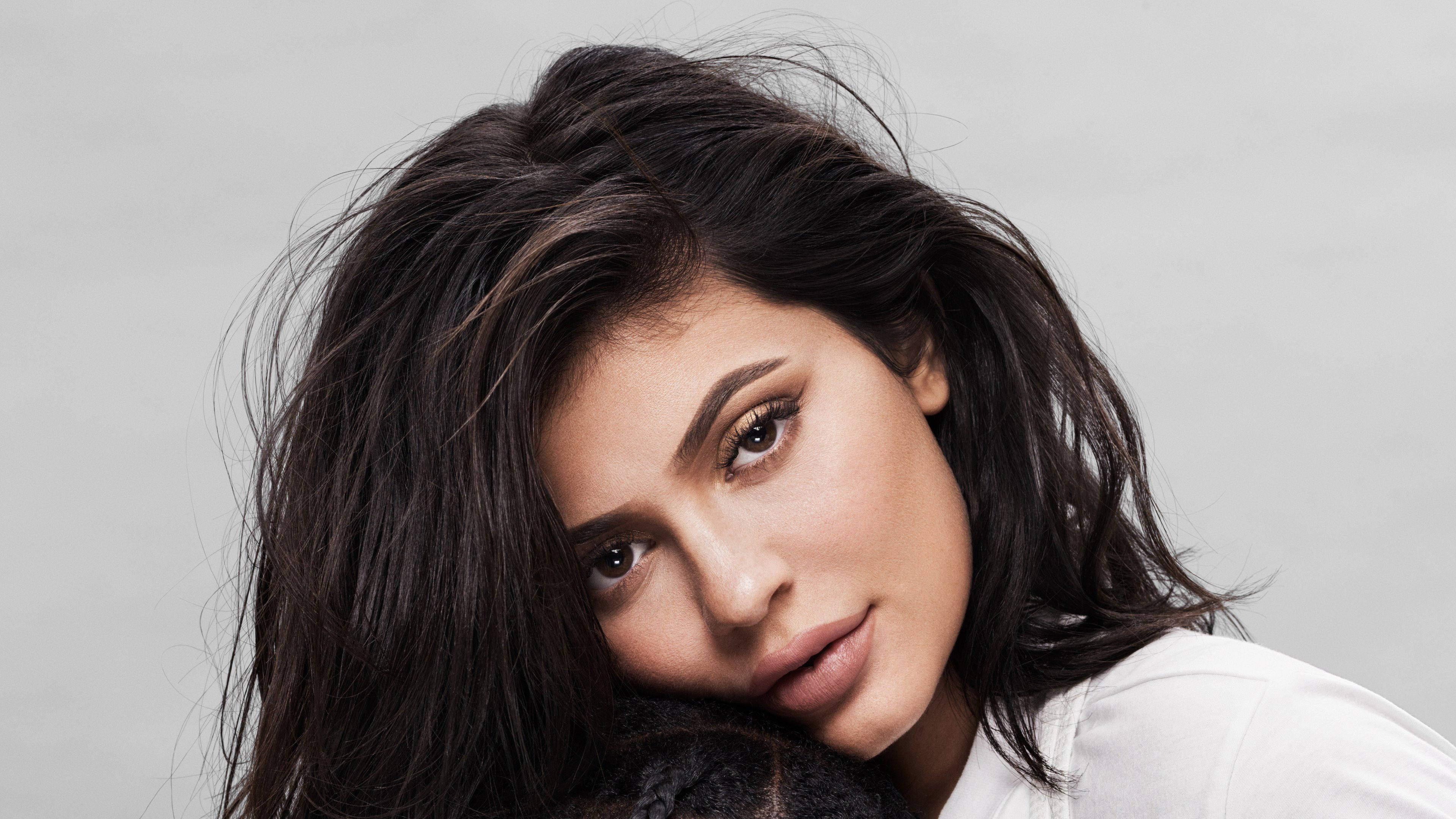 Kylie Jenner, HD model photoshoot, dark tousled hair, 4K Desktop Wallpaper