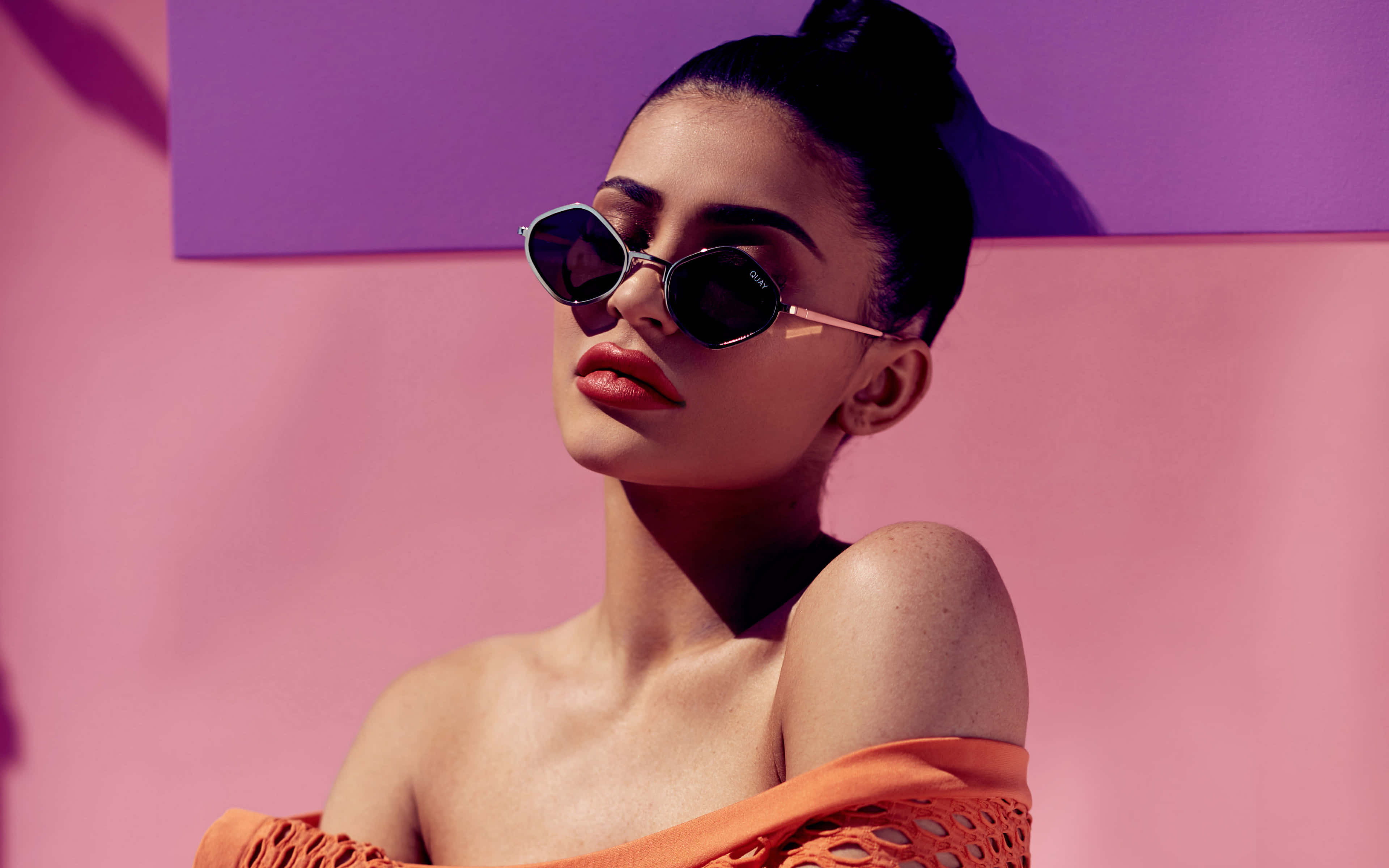Kylie Jenner, dark hair, bun, 4K Desktop Wallpaper