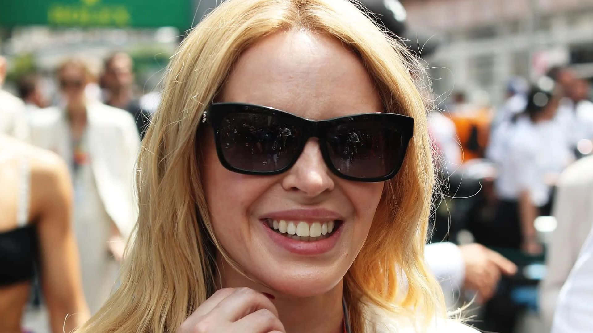 Kylie Minogue, oversized black sunglasses, smiling, Full HD Desktop Wallpaper