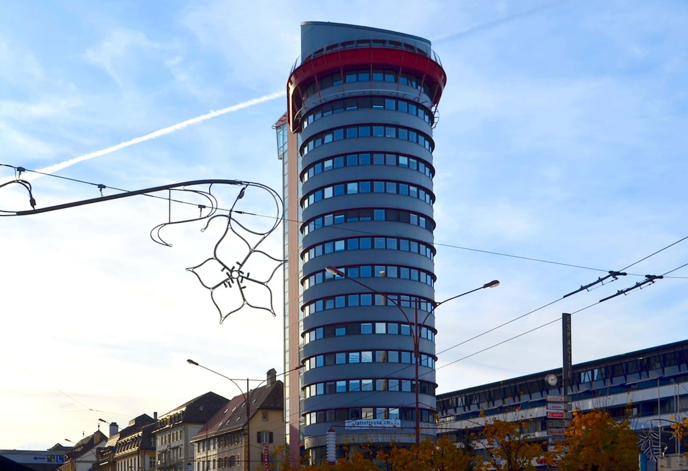 modern cylindrical building, La Chaux De Fonds, red accents, Full HD Desktop Wallpaper