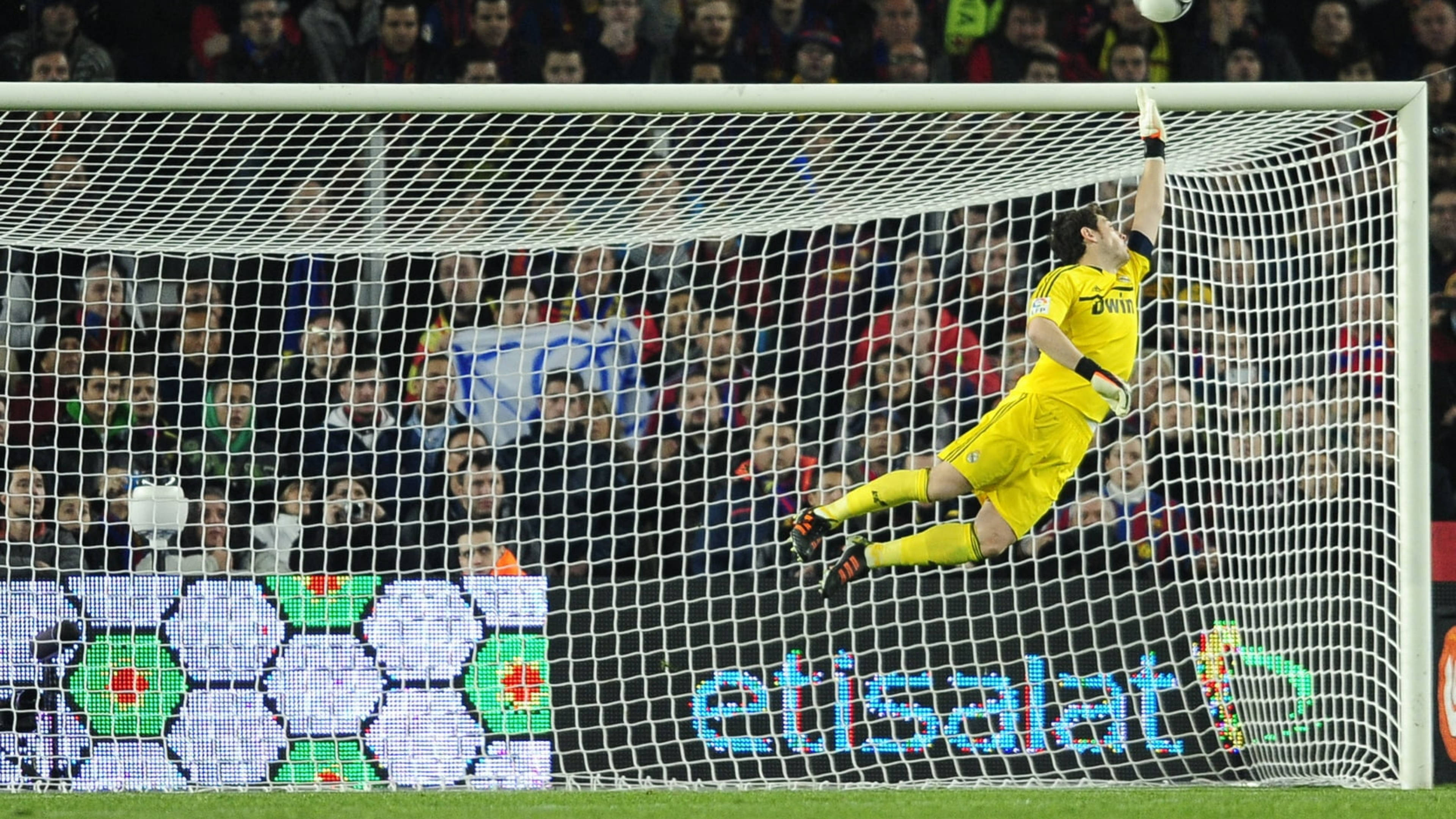 La Liga, goalkeeper, yellow, 4K Desktop Wallpaper