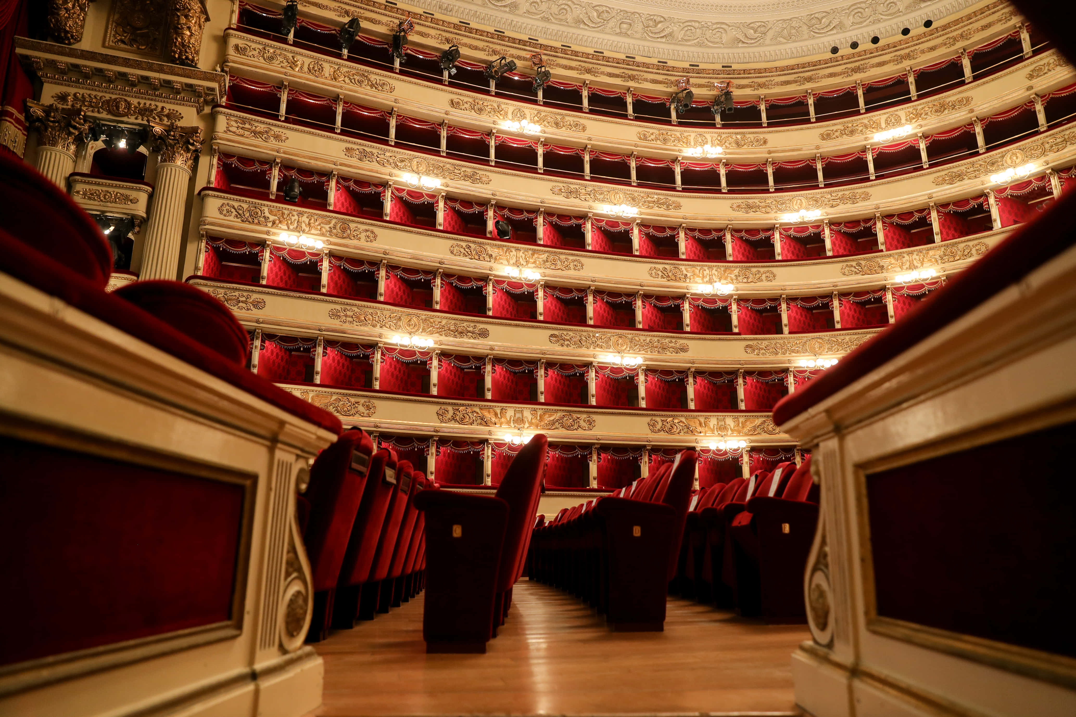 La Scala Opera House, red velvet seats, ornate balconies, 4K Desktop Wallpaper