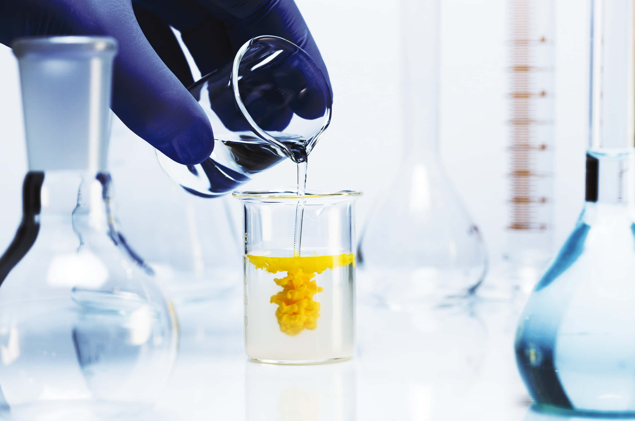 laboratory, clear liquid, yellow crystalline substance, 2K Desktop Wallpaper