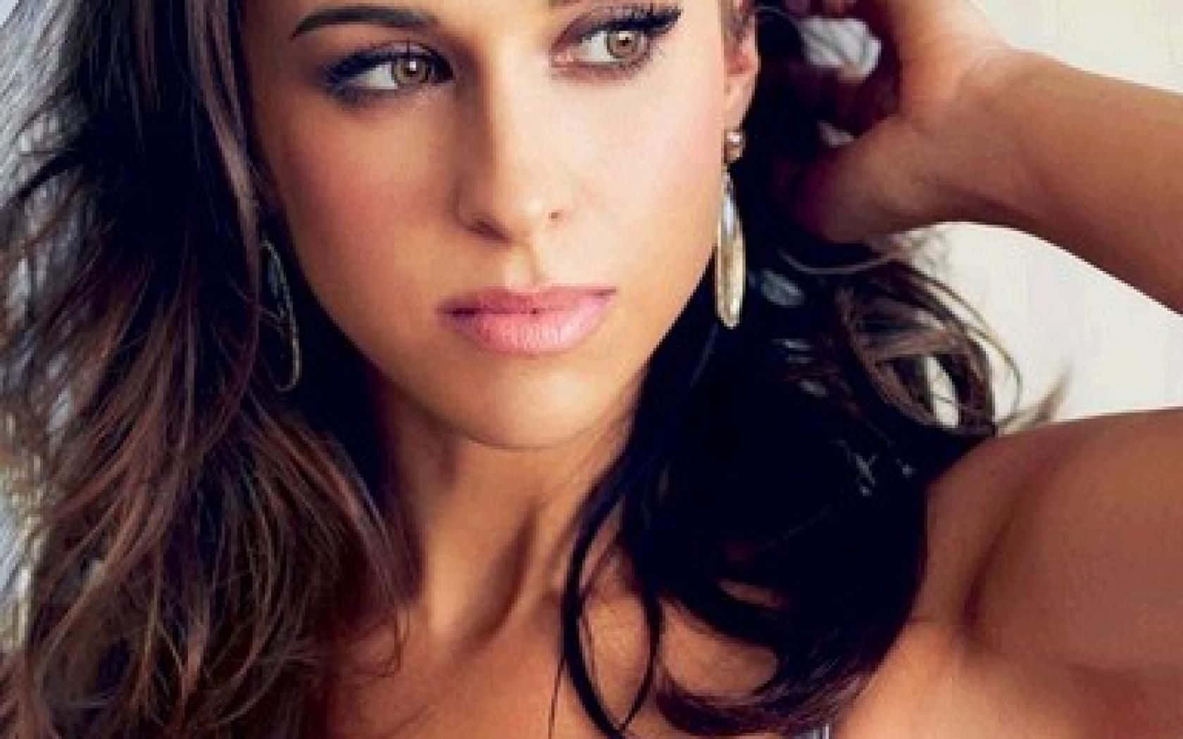 Lacey Chabert, dark wavy hair, striking eyes, HD Desktop Wallpaper