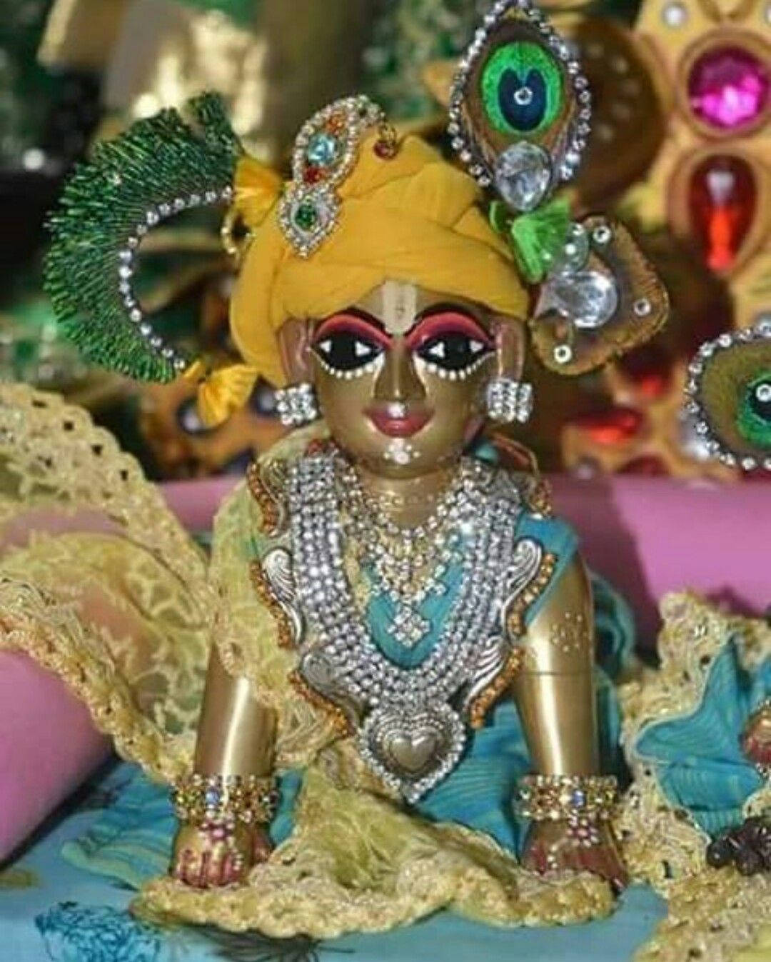 Laddu Gopal, silver necklace, golden deity figurine, HD Phone Wallpaper