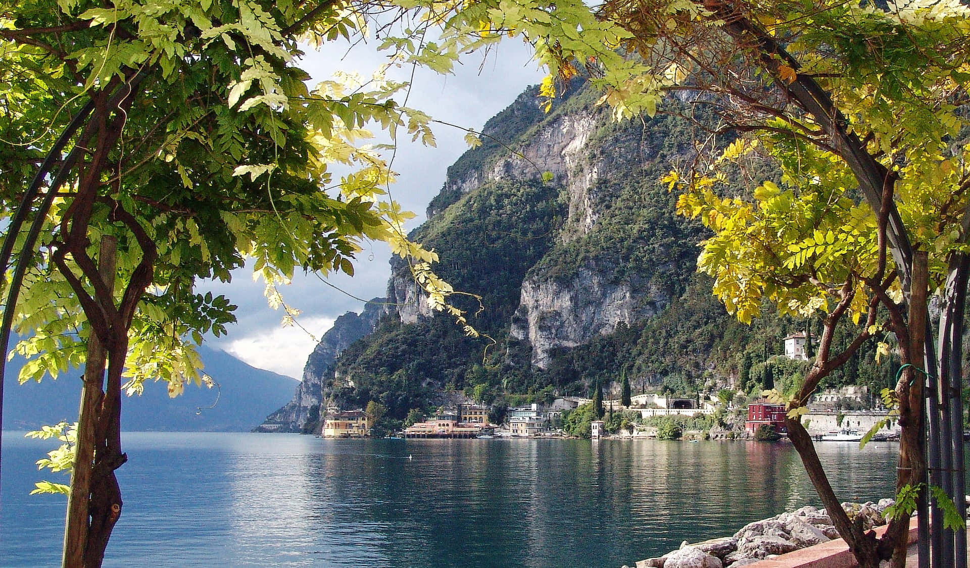 Lago Di Garda, lush green vines, steep forested cliff, Full HD Desktop Wallpaper