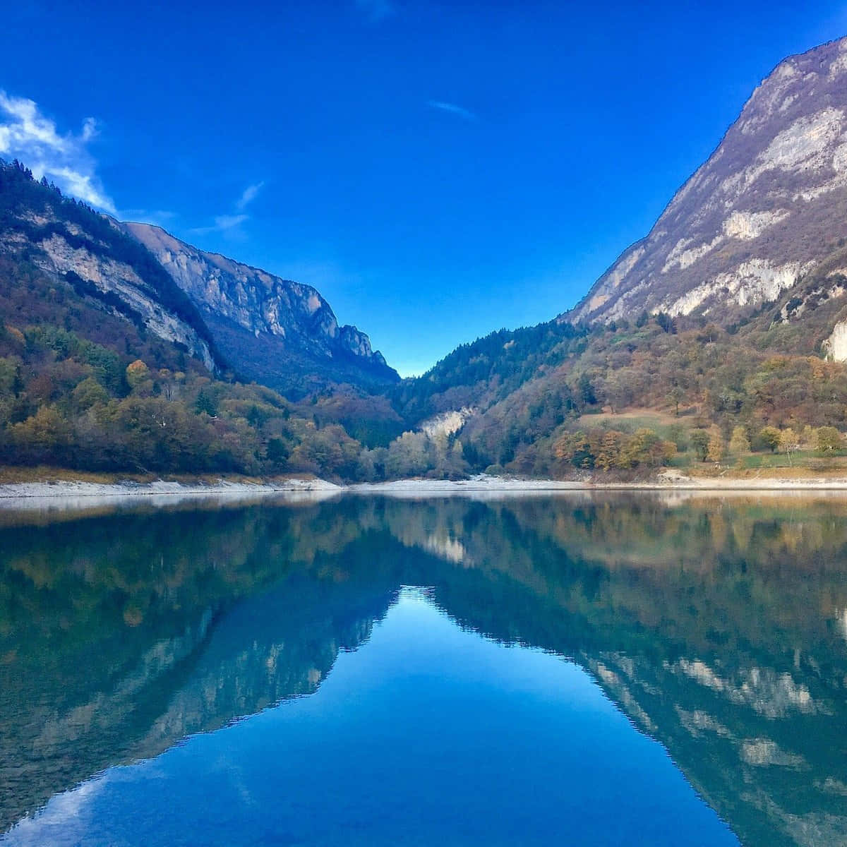 Lago Di Garda, mountain lake, towering cliffs, SD Desktop Wallpaper