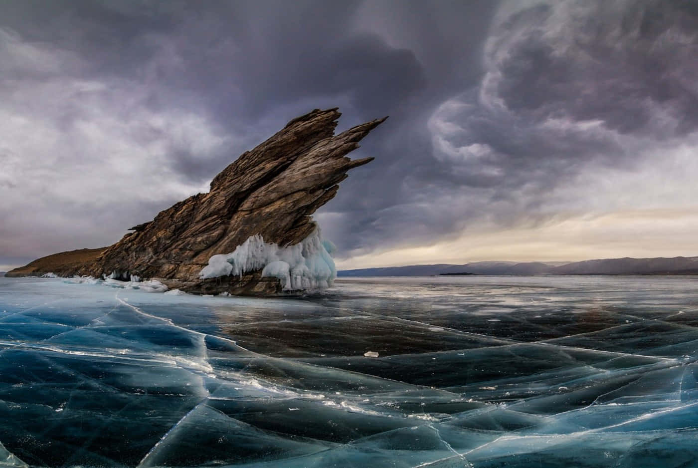 Lake Baikal, stormy weather, cracked blue ice, HD Desktop Wallpaper