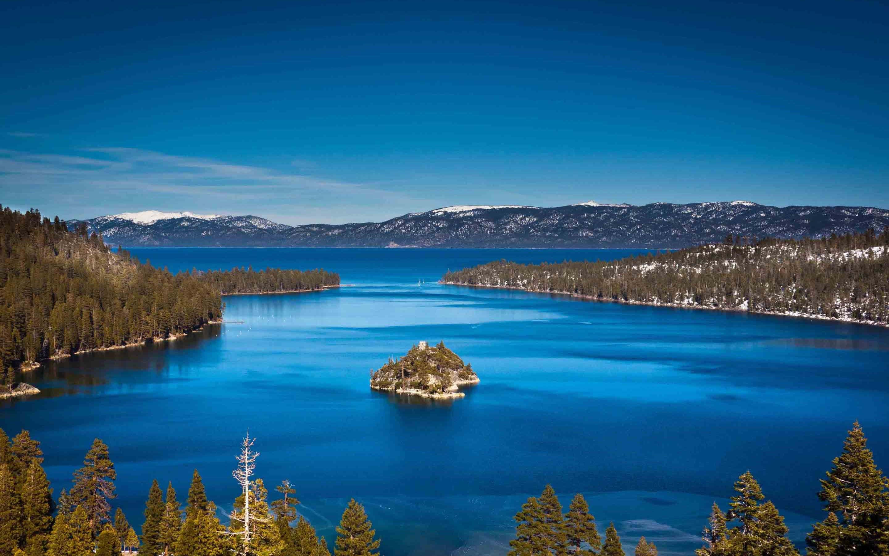 Lake Tahoe, vibrant blue lake, forested island, 2K Desktop Wallpaper