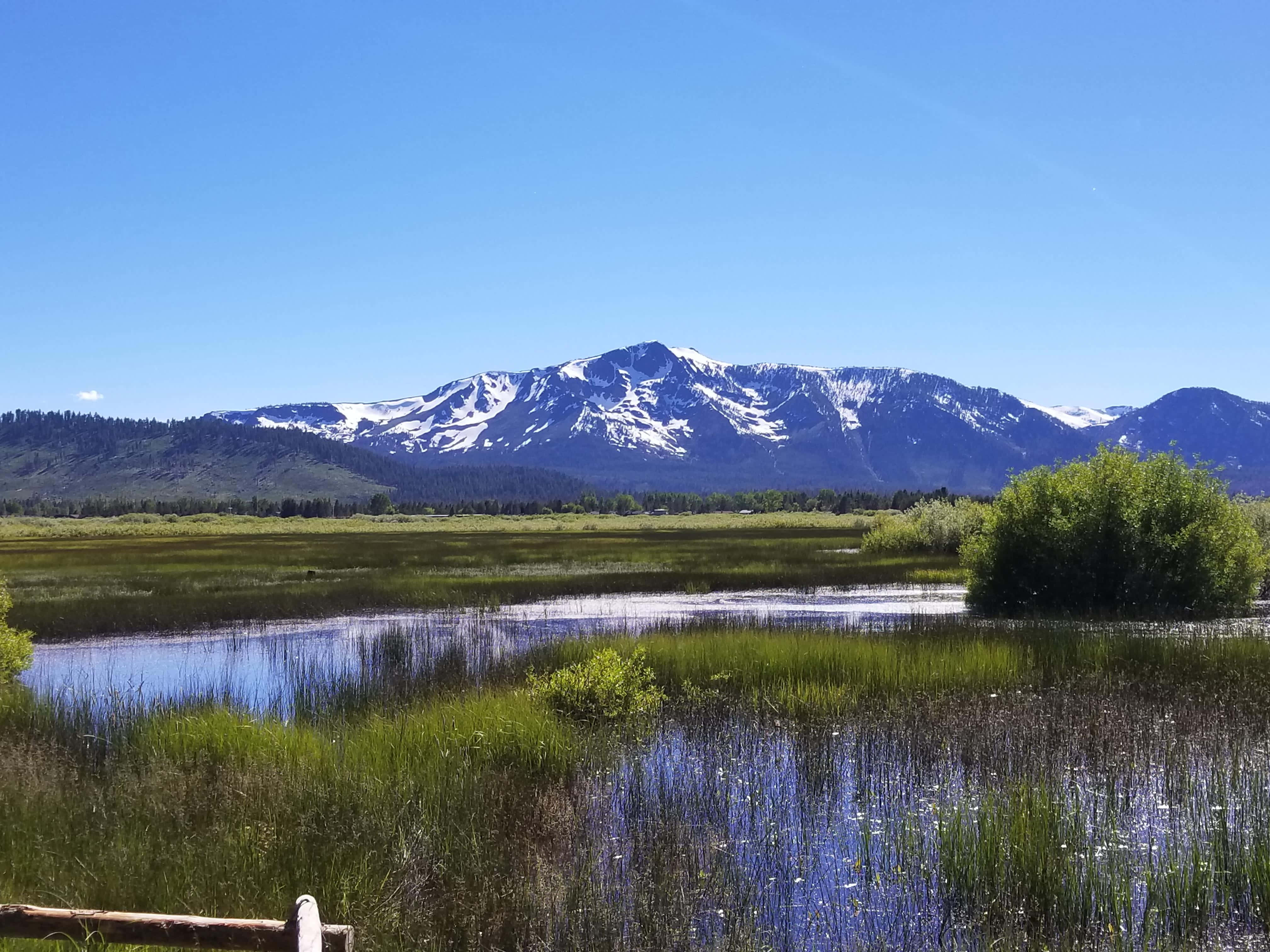 Lake Tahoe, snow-capped mountains, clear blue sky, 4K Desktop Wallpaper