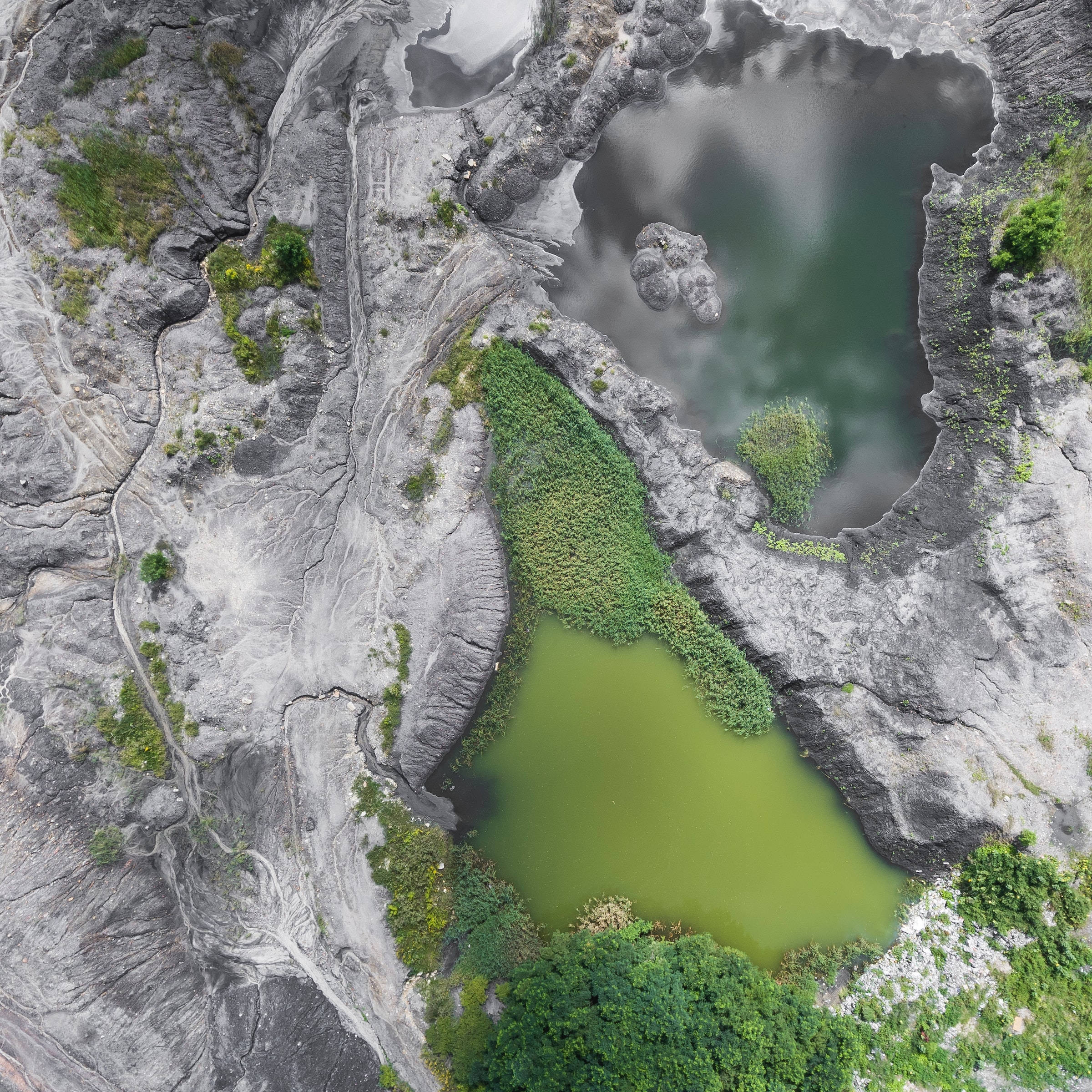 volcanic crater lake, emerald green water, rugged gray rock, Full HD Desktop Wallpaper