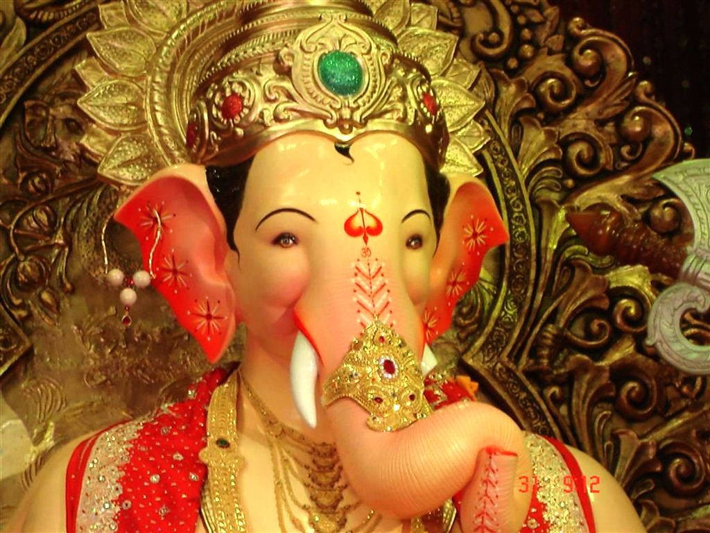 Lalbaugcha Raja, golden crown, red ears, SD Desktop Wallpaper