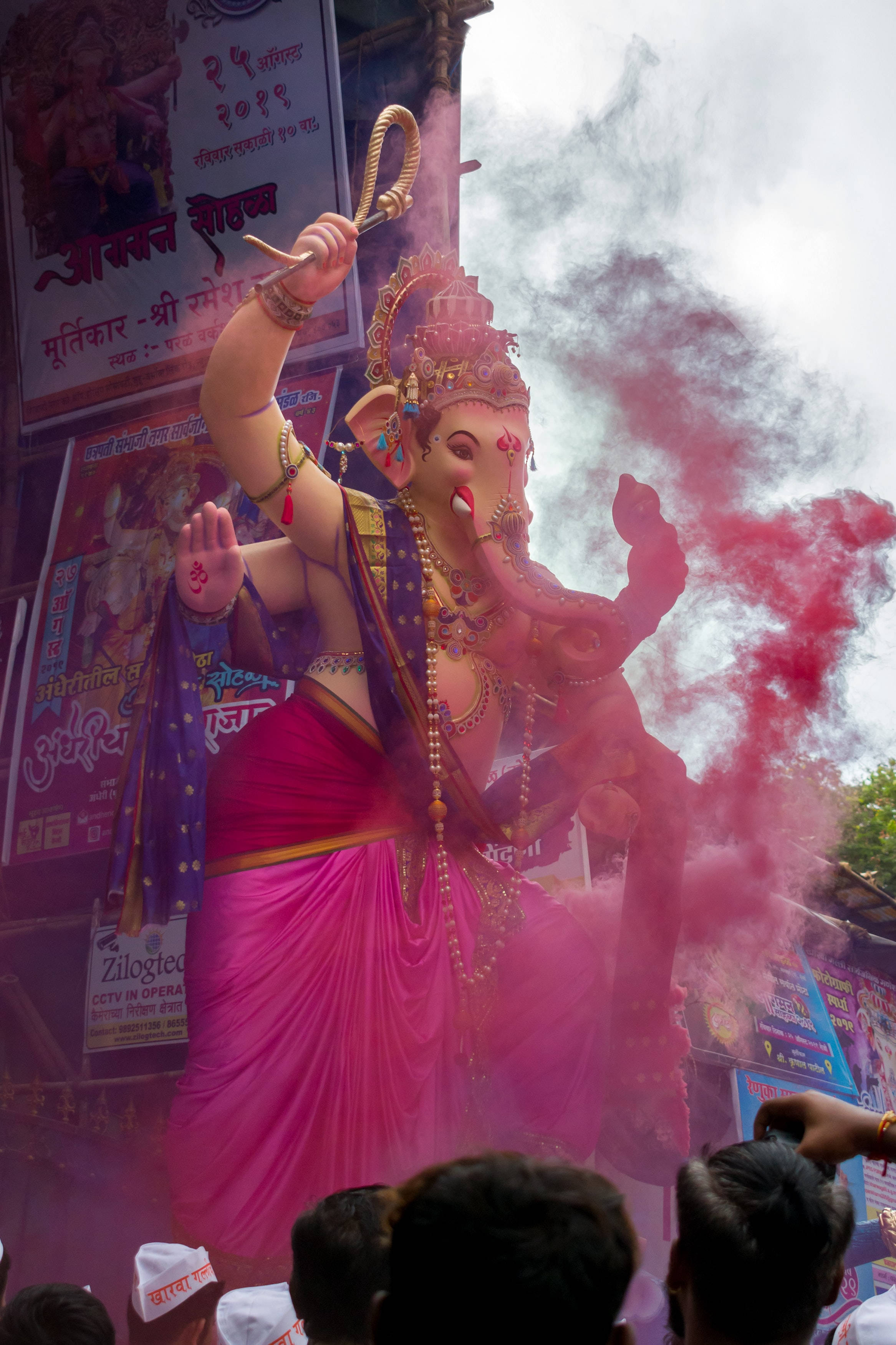 Lalbaugcha Raja, pink Ganesha statue, gold jewelry, 2K Phone Wallpaper