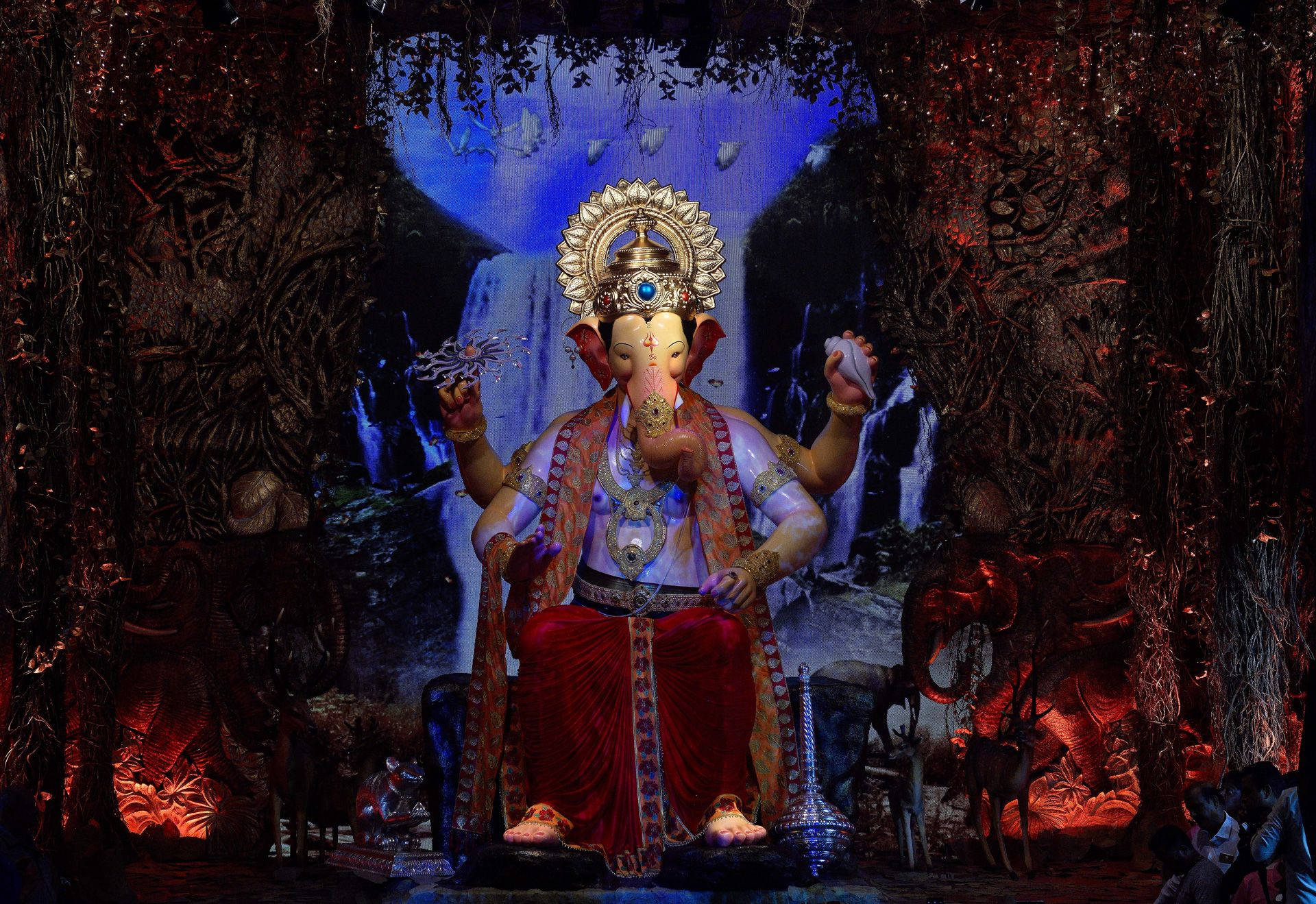 Lalbaugcha Raja, golden Ganesha statue, red and gold, Full HD Desktop Wallpaper