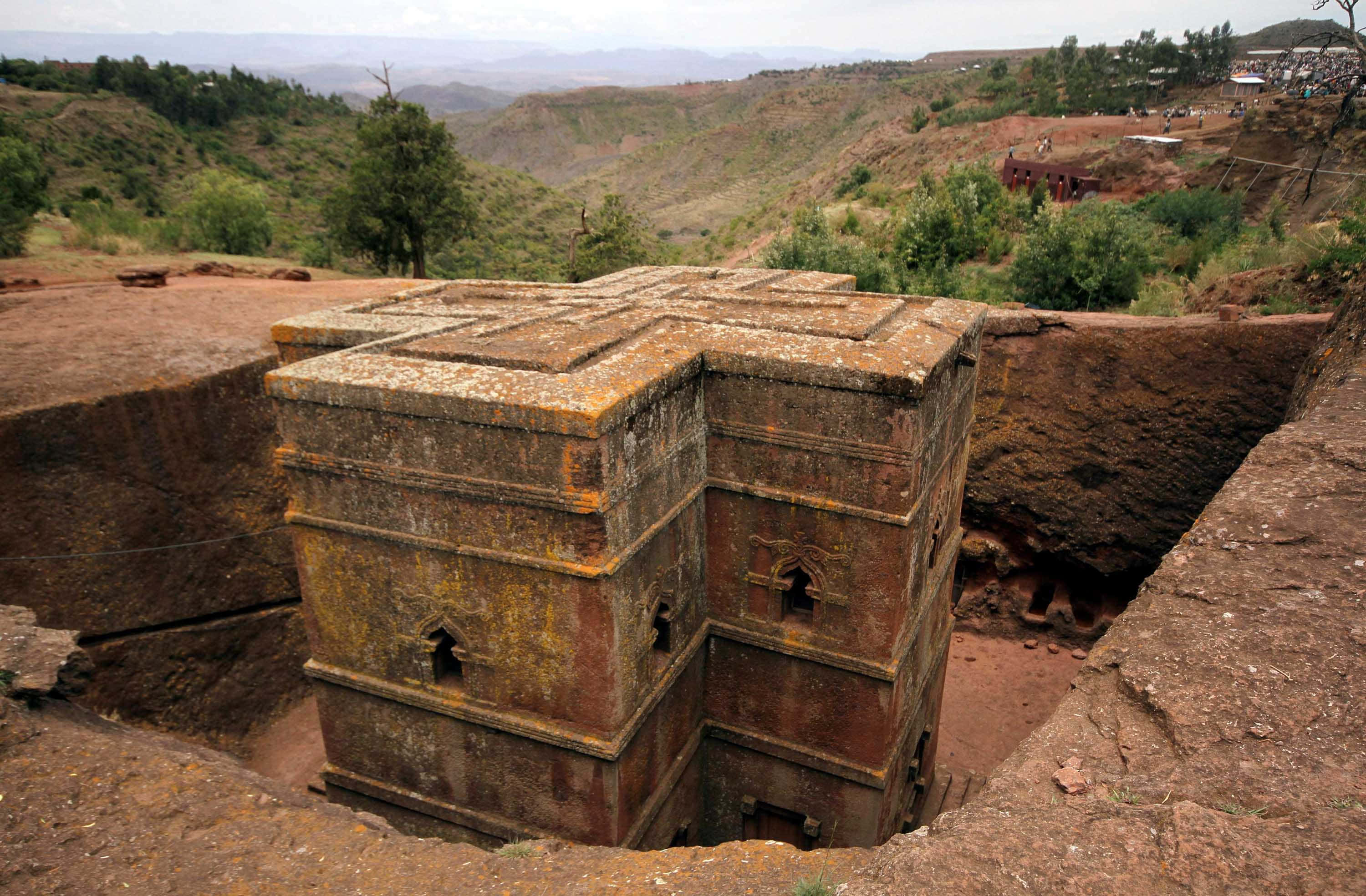 Lalibela, cross-shaped church, red earth, 2K Desktop Wallpaper