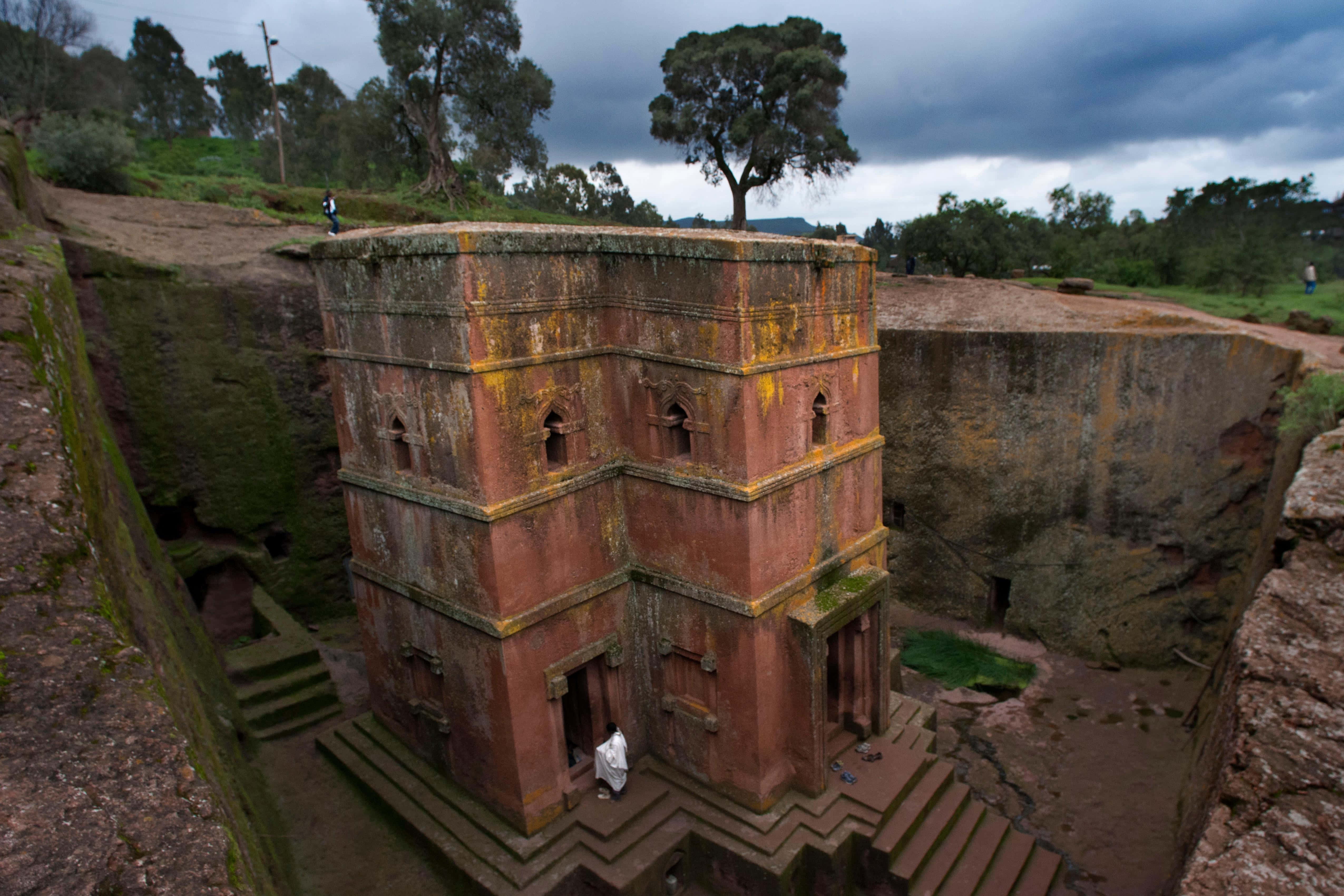 Lalibela, carved stone church, reddish-brown stone, 4K Desktop Wallpaper