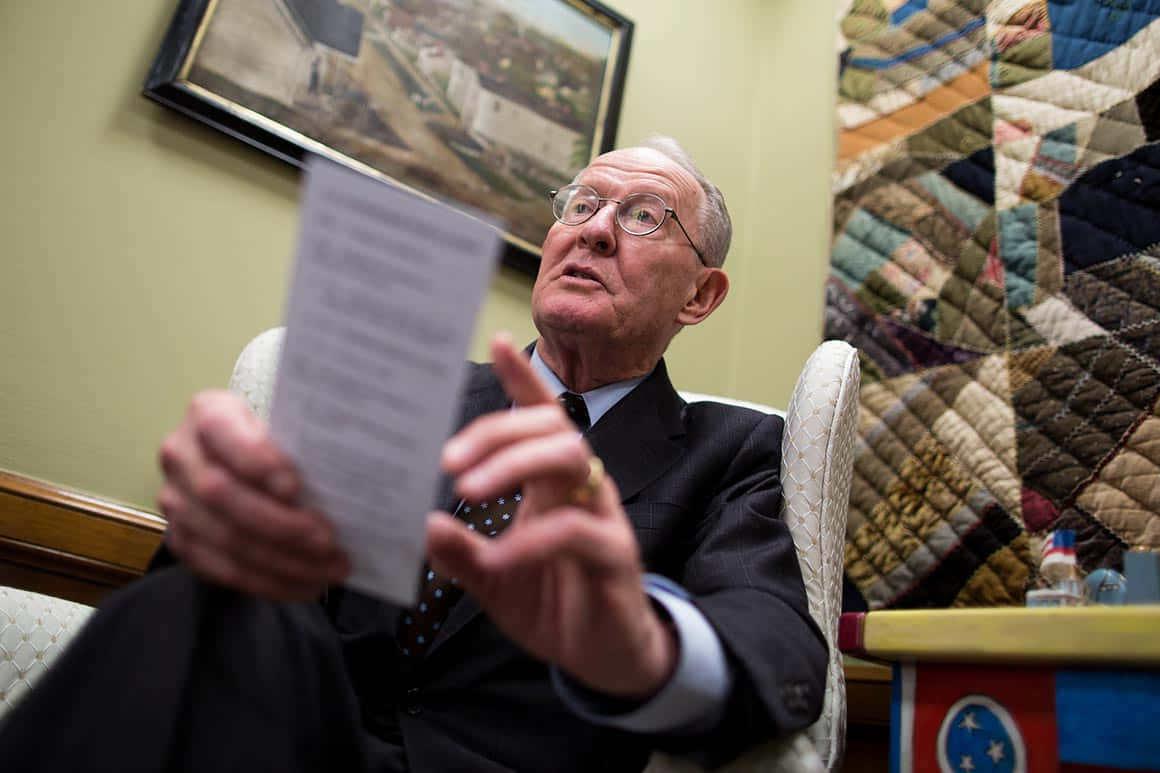 Lamar Alexander, suit, glasses, SD Desktop Wallpaper