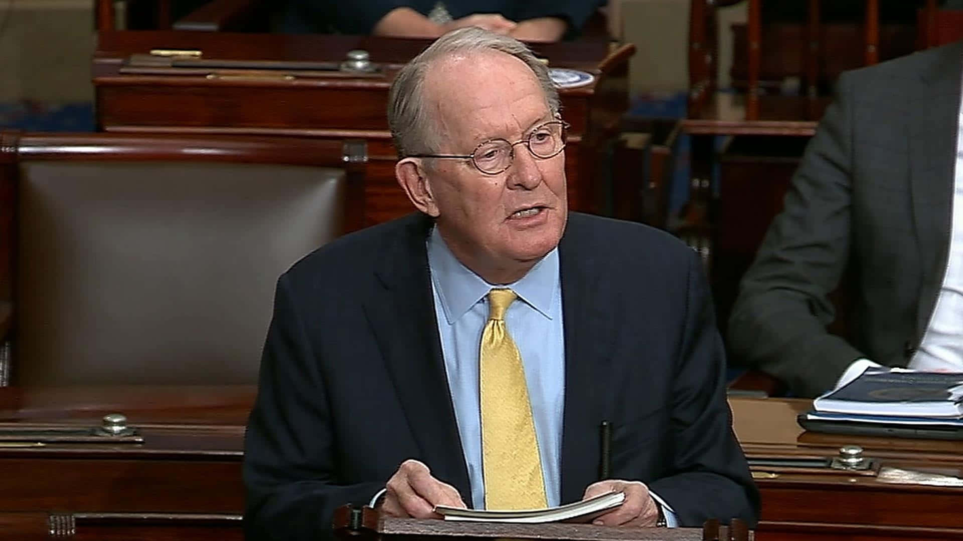 Lamar Alexander, dark suit, yellow tie, Full HD Desktop Wallpaper