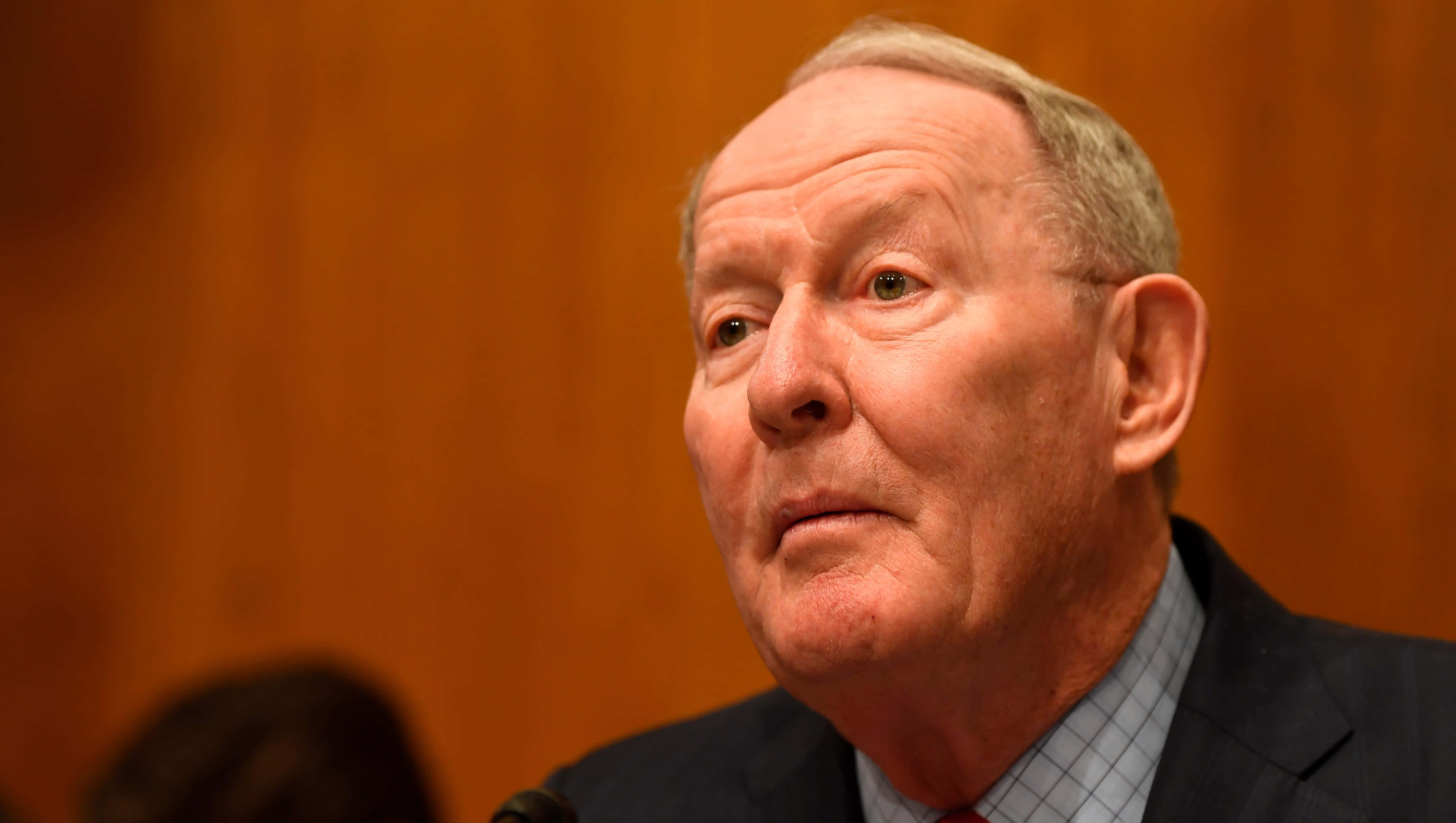 Lamar Alexander, suit, warm wooden background, 4K Desktop Wallpaper