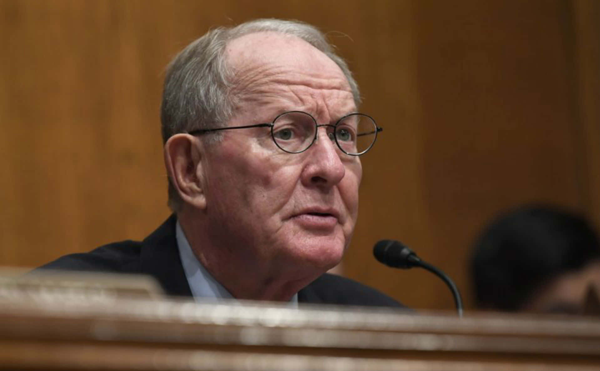 Lamar Alexander, senator, wooden hearing table, HD Desktop Wallpaper