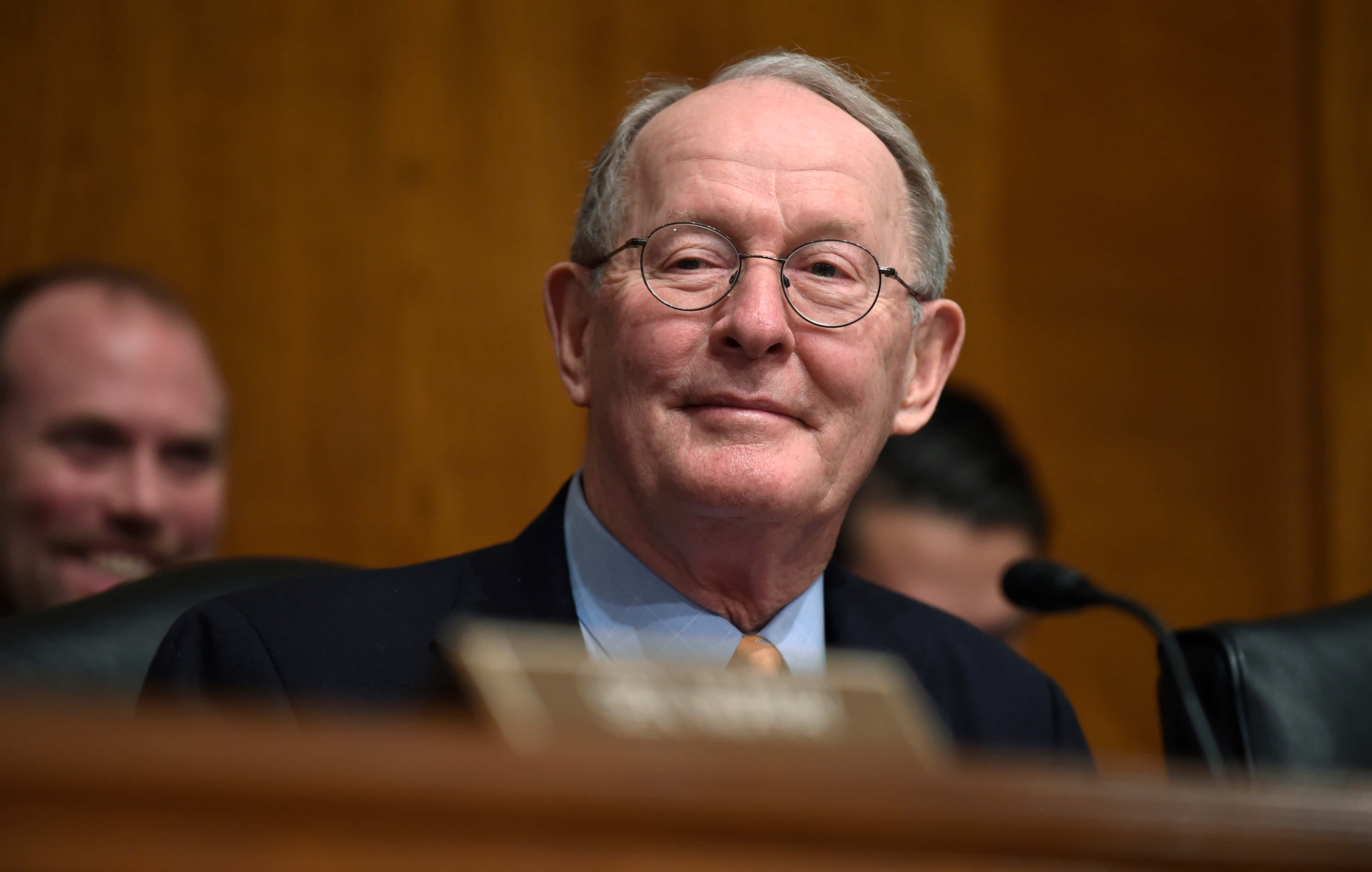 Lamar Alexander, wooden hearing table, formal chamber, 4K Desktop Wallpaper