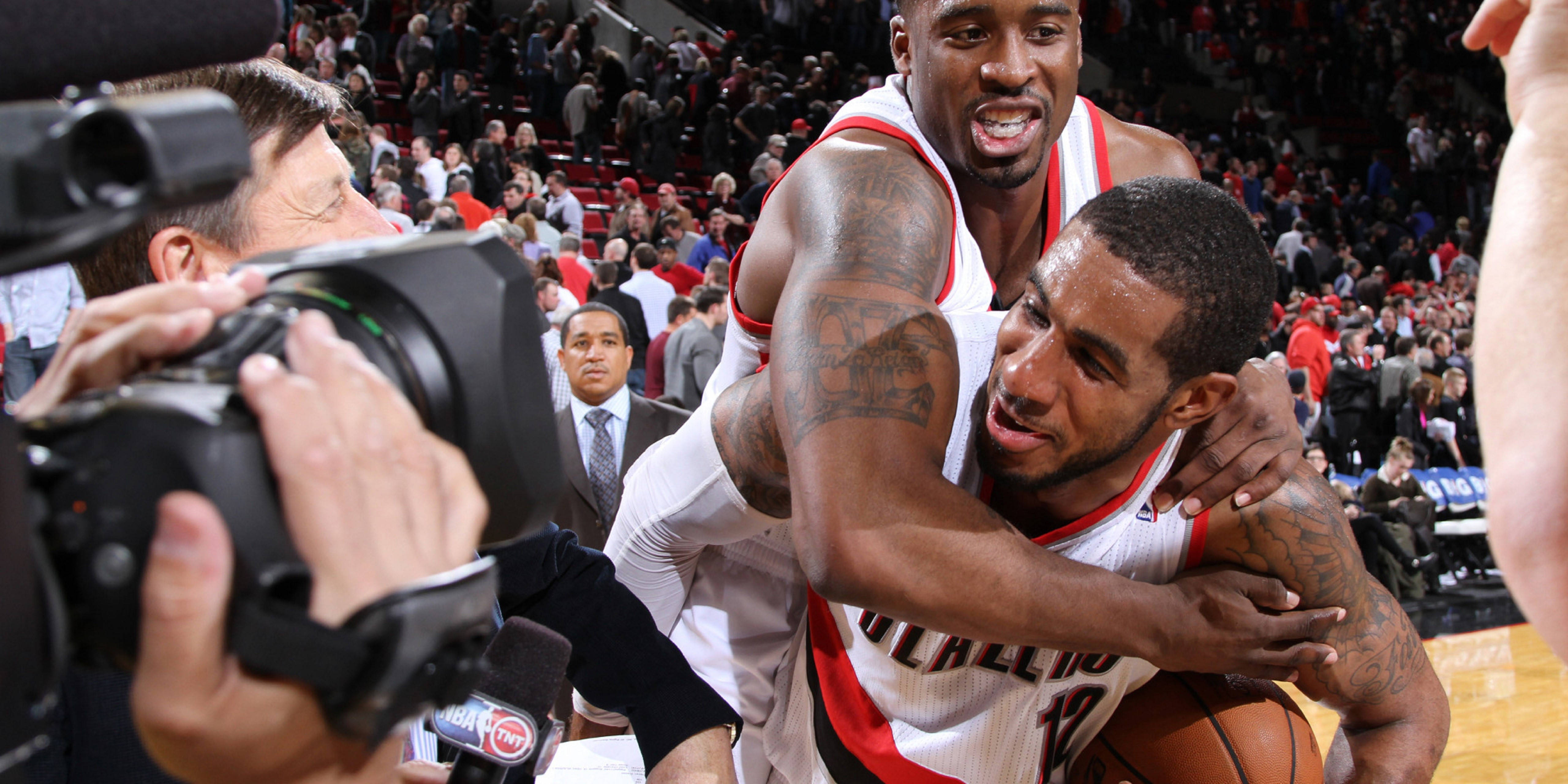 LaMarcus Aldridge, hardwood court, white and red uniforms, 5K Desktop Wallpaper