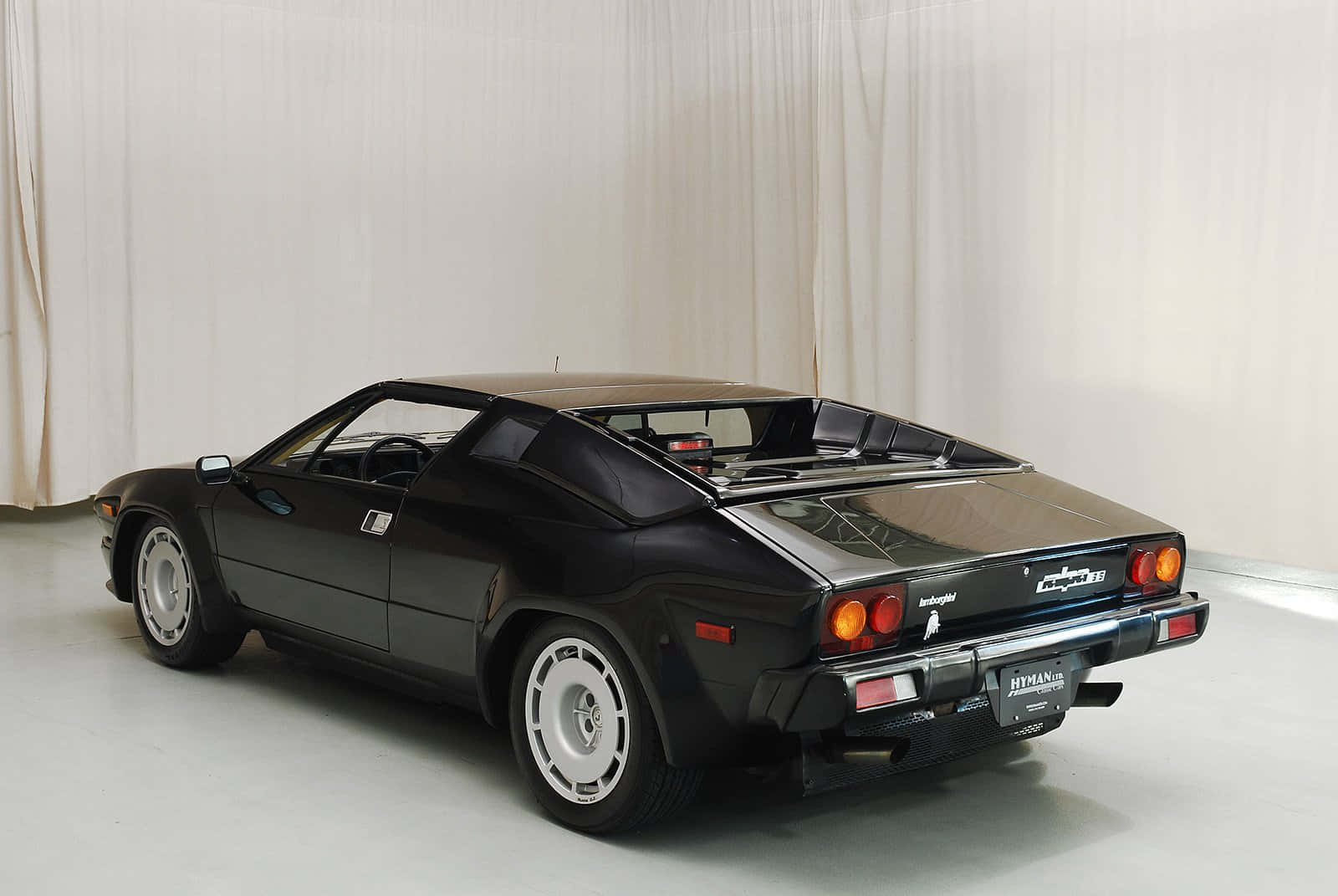 Lamborghini Countach, sleek black, minimalist studio, HD Desktop Wallpaper