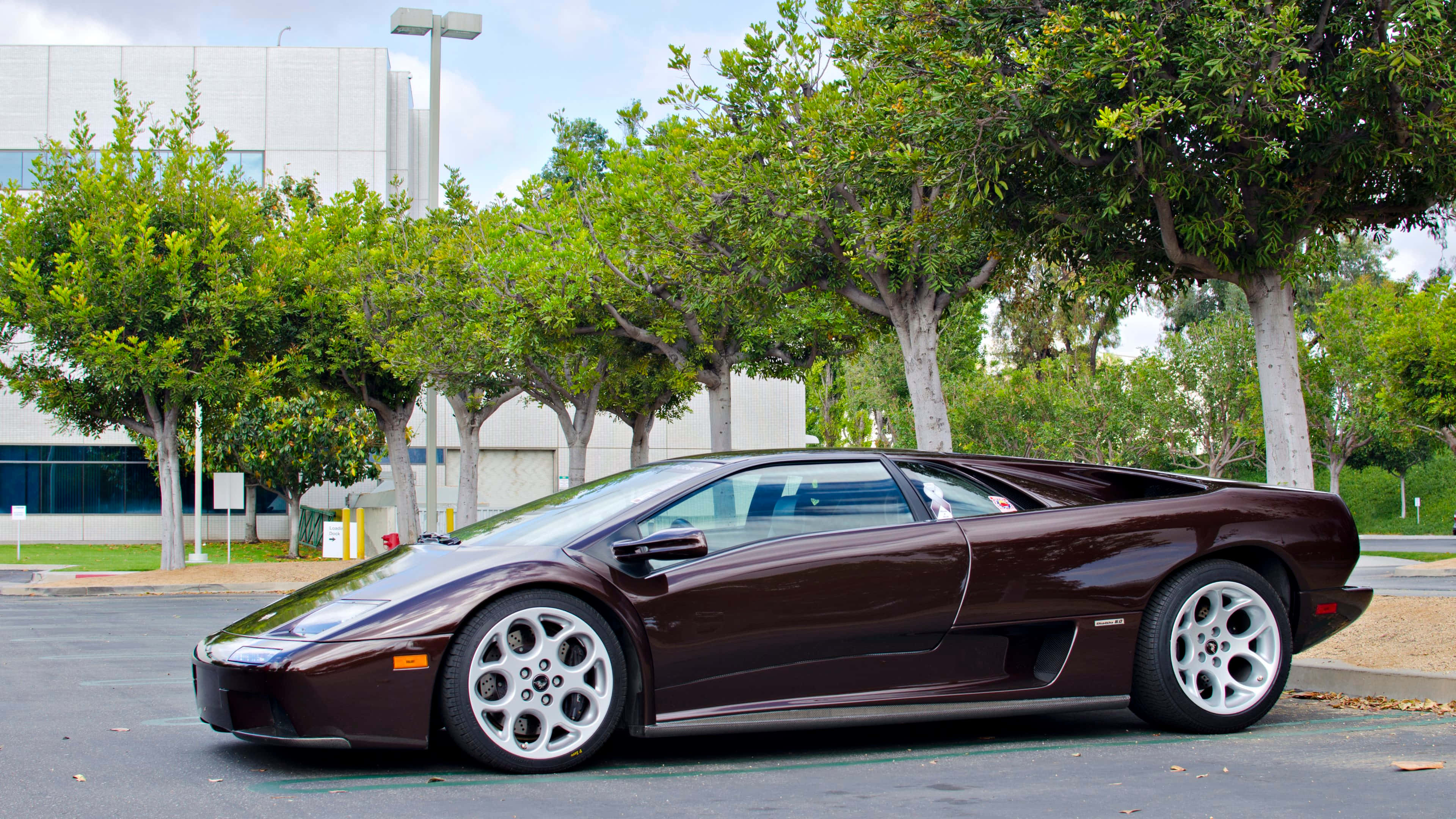 Lamborghini Diablo, maroon, tree-lined urban lot, 4K Desktop Wallpaper