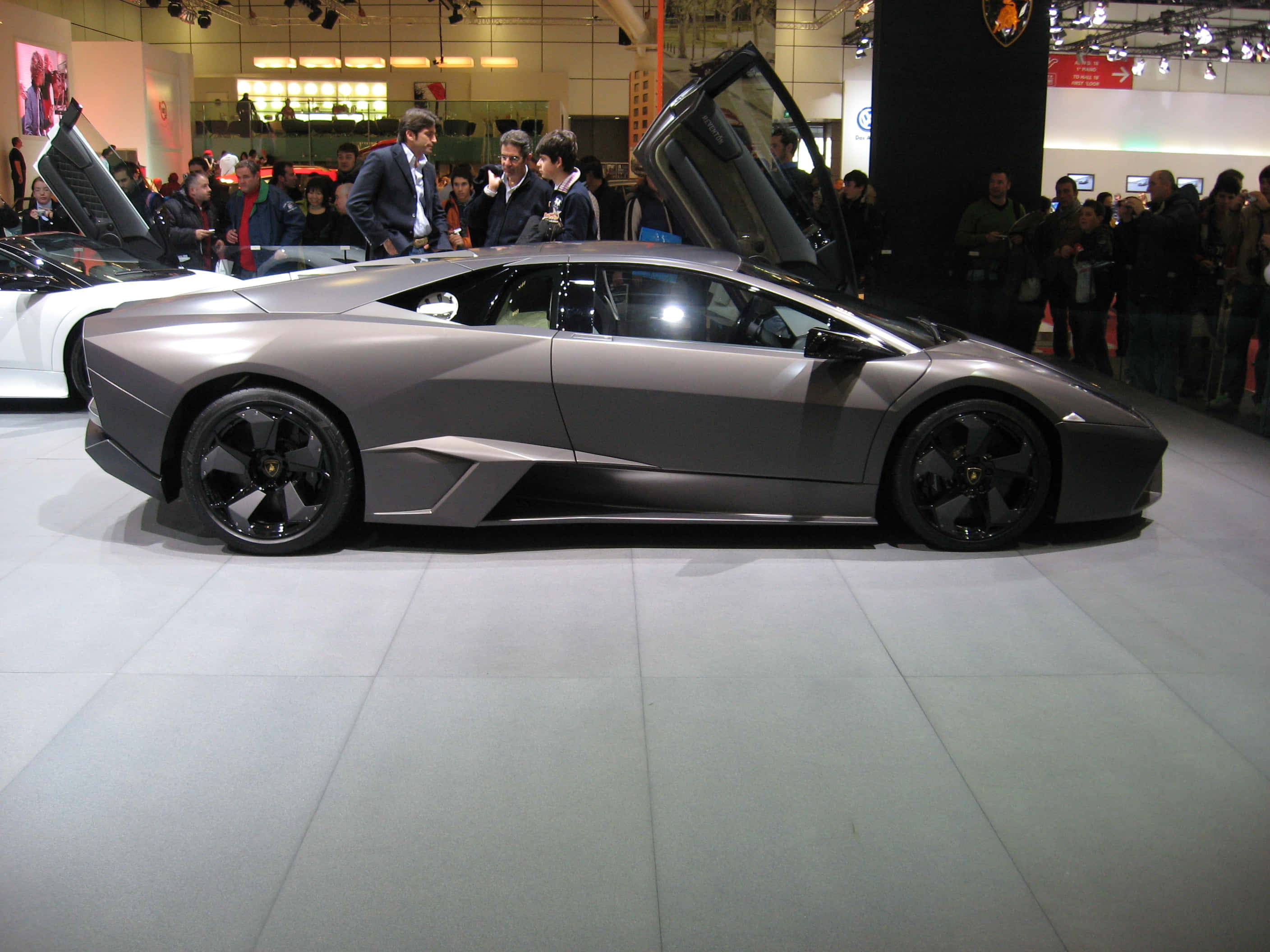 Lamborghini Reventón, matte gray, scissor doors, 2K Desktop Wallpaper