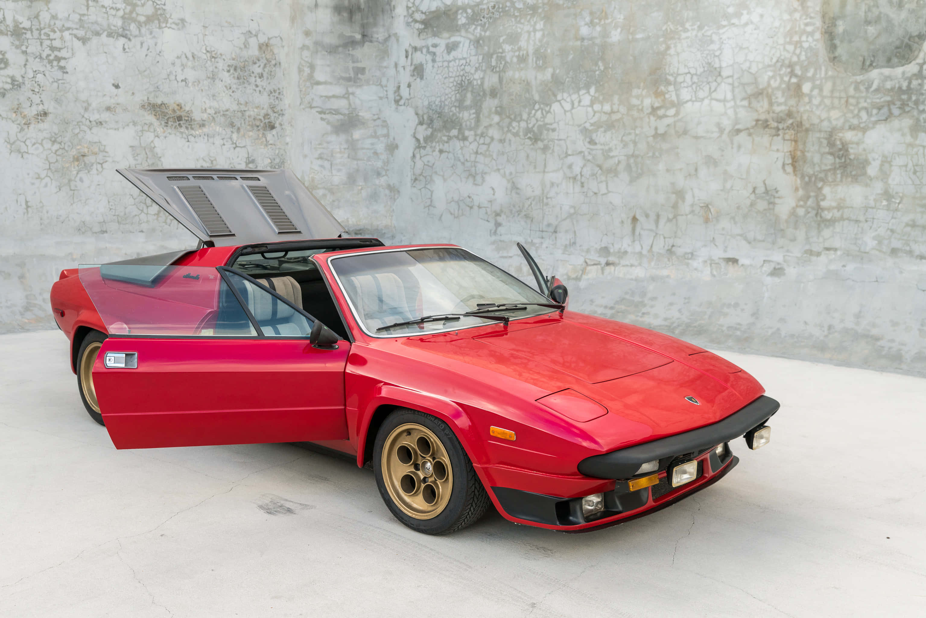 Lamborghini Silhouette, vibrant red, gullwing doors, 2K Desktop Wallpaper