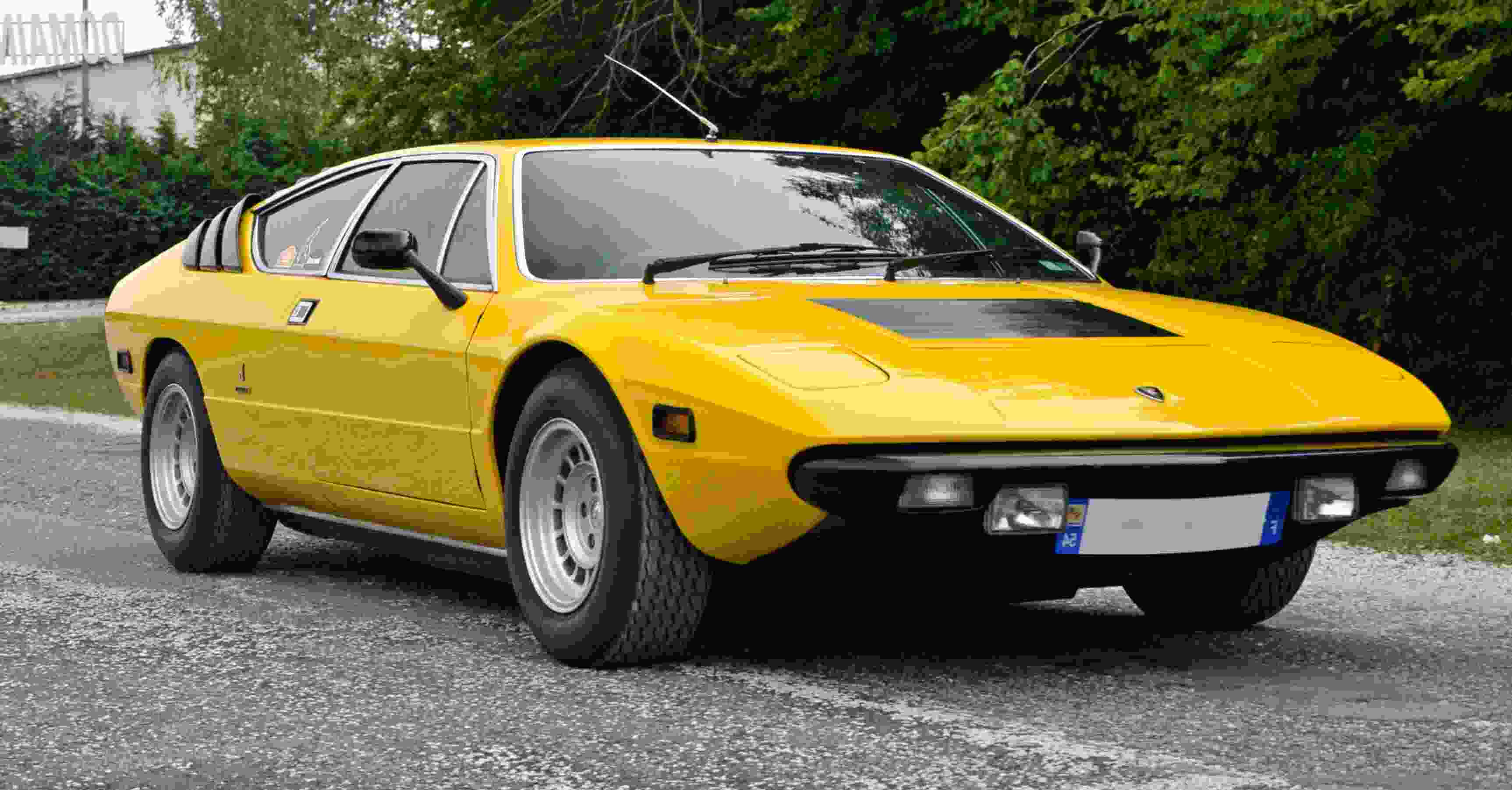 Lamborghini Urraco, vibrant yellow, gravel driveway, 2K Desktop Wallpaper