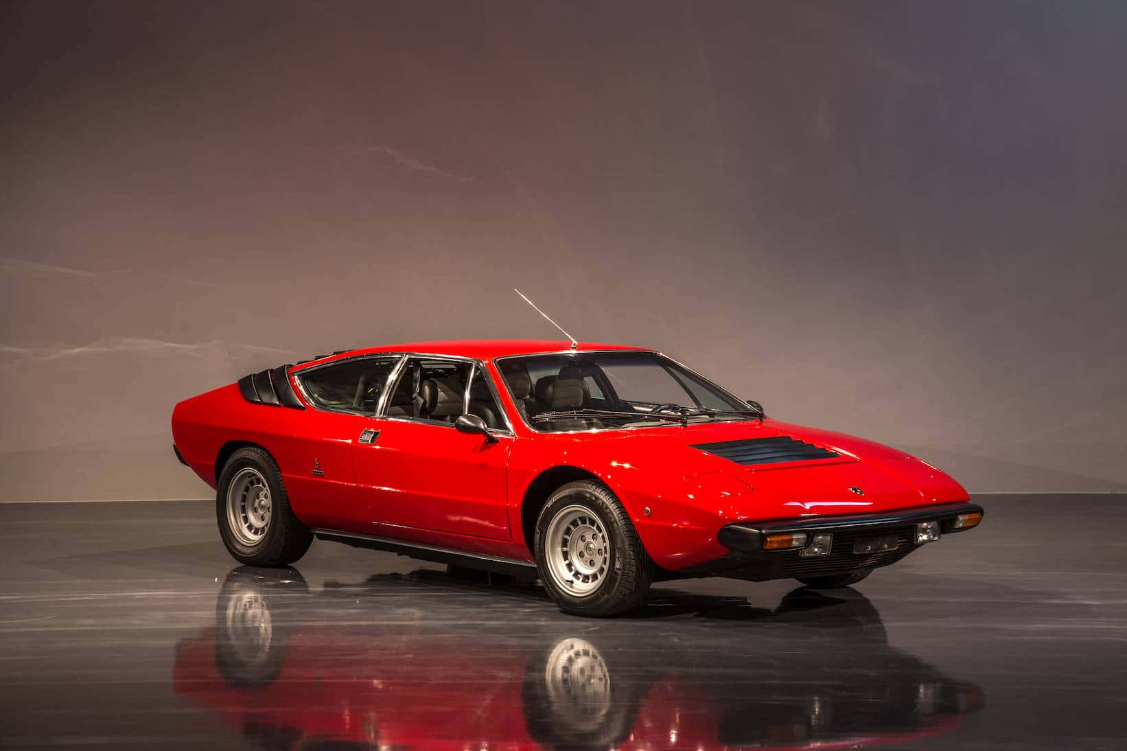 Lamborghini Urraco, vibrant red, studio lights, HD Desktop Wallpaper