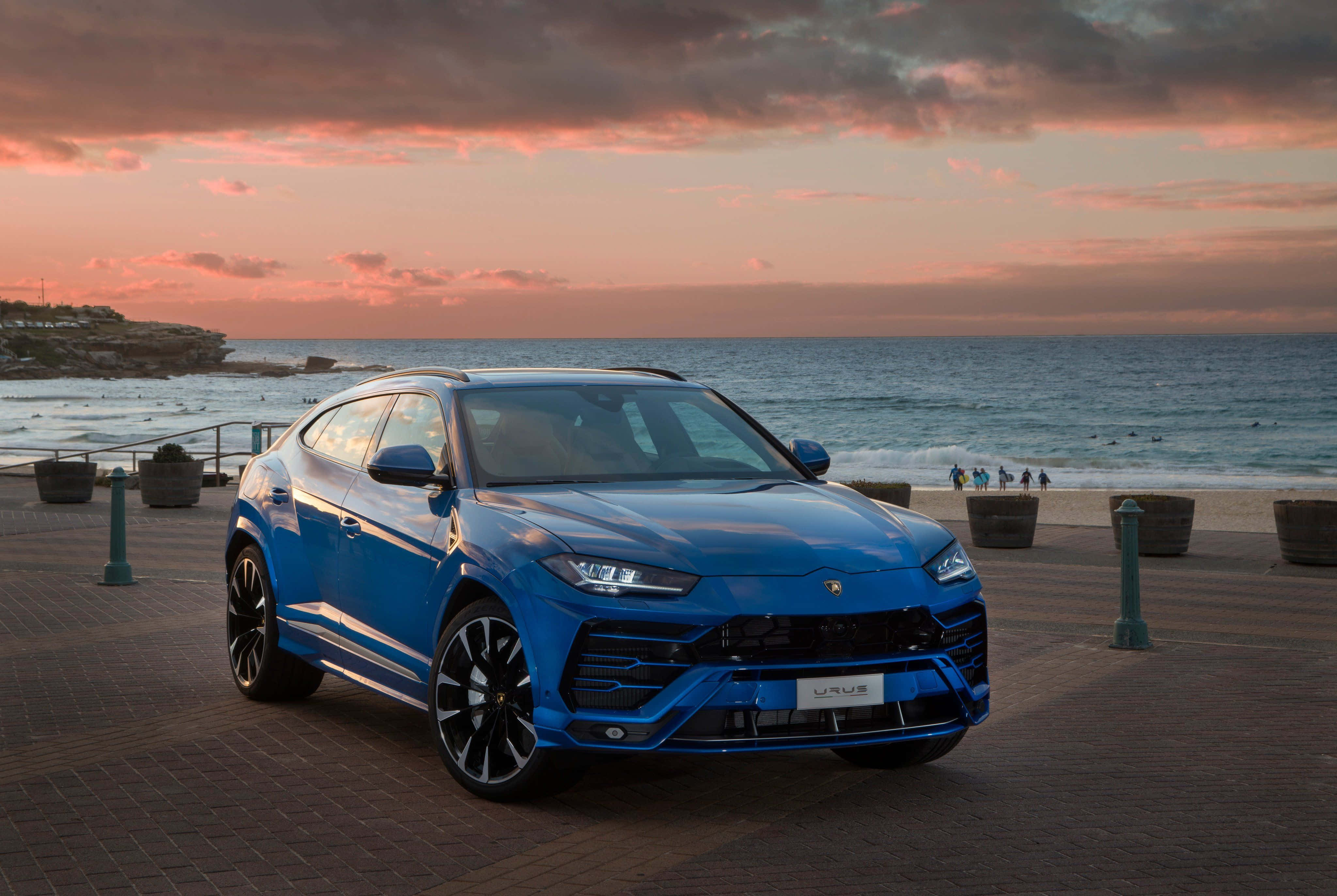Lamborghini Urus, seaside promenade, sunset, 4K Desktop Wallpaper