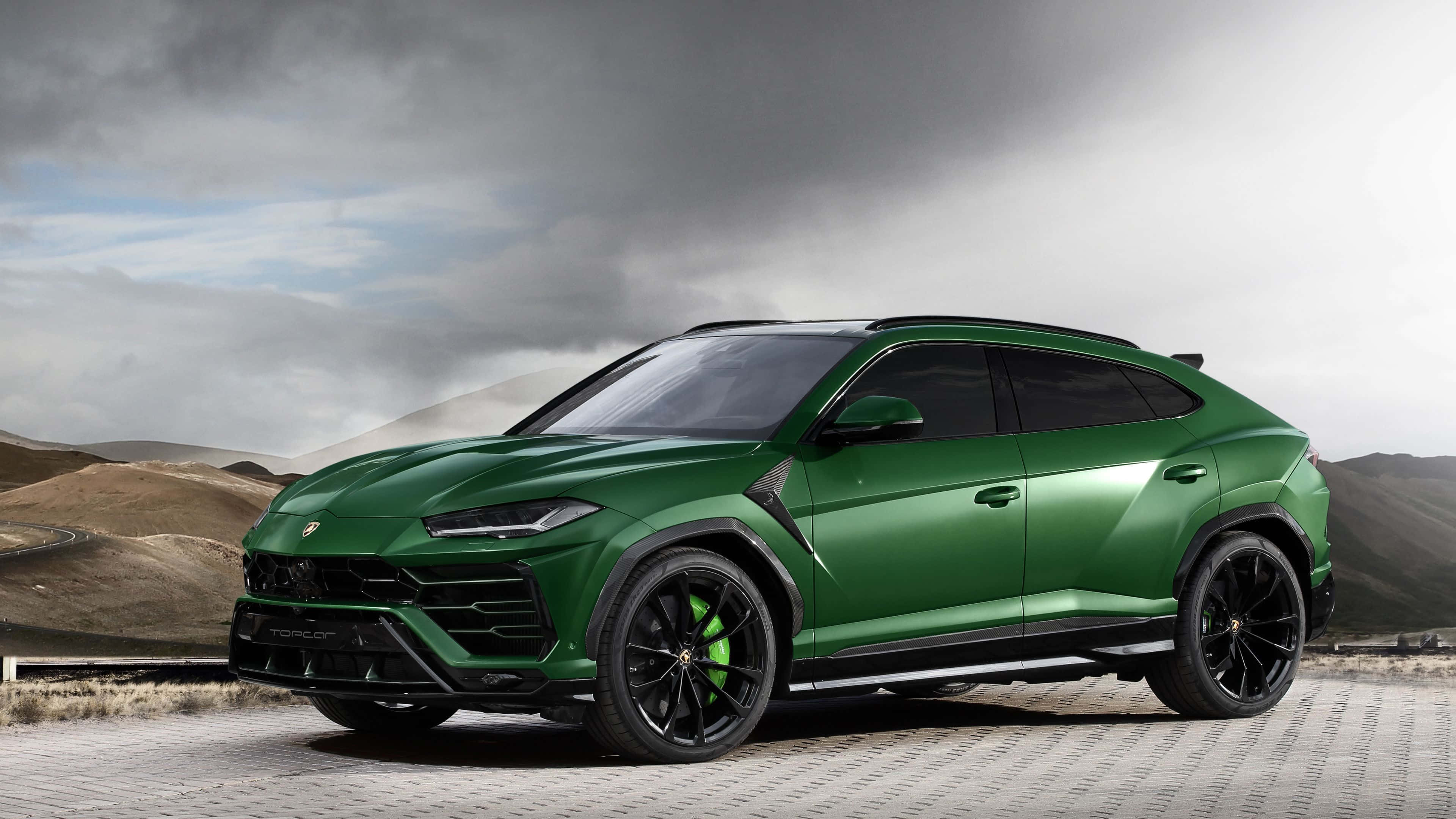 Lamborghini Urus, green, paved road, 4K Desktop Wallpaper