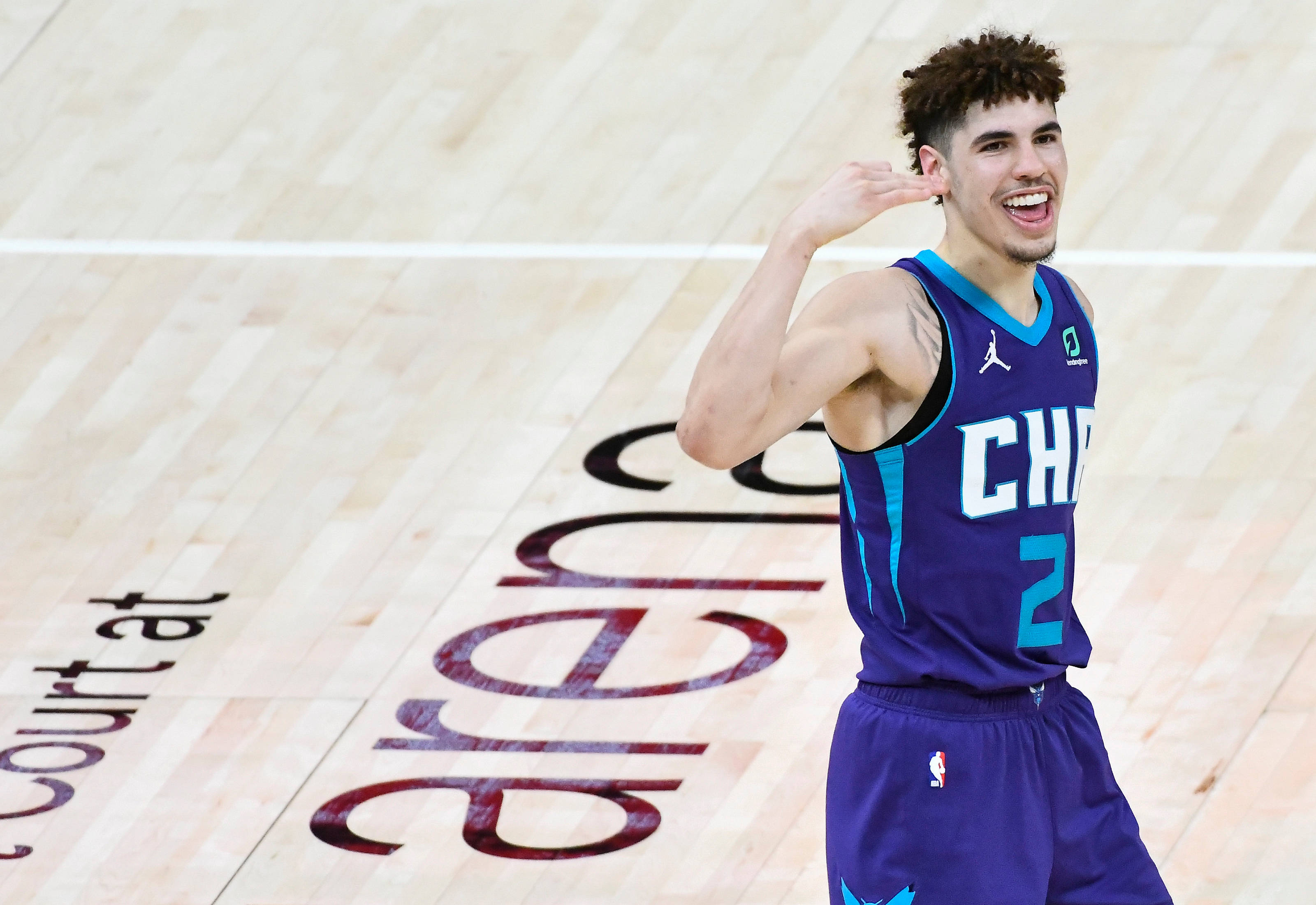 Lamelo Ball, purple Charlotte jersey, wooden court, 2K Desktop Wallpaper