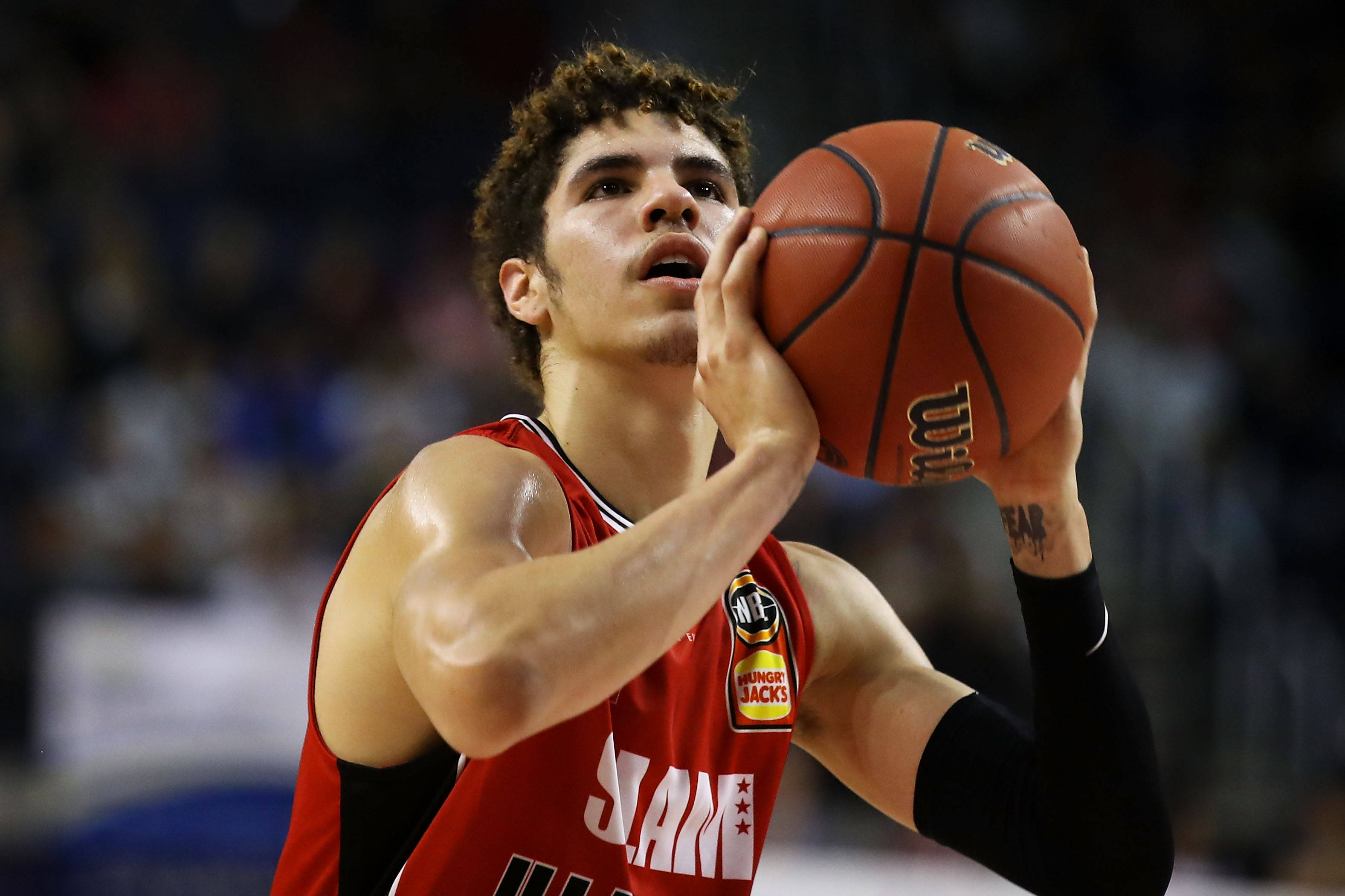 Lamelo Ball, free throw shot, red jersey, 2K Desktop Wallpaper