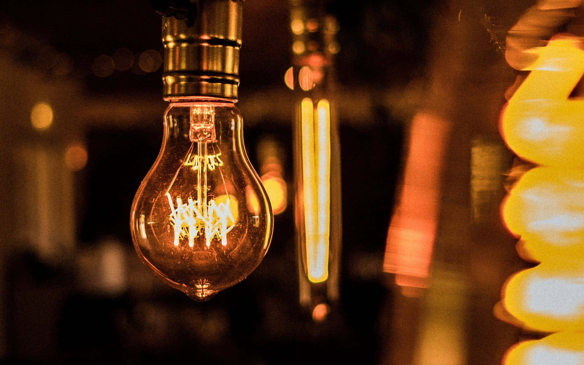vintage light bulb, glowing, dimly lit space, Full HD Desktop Wallpaper