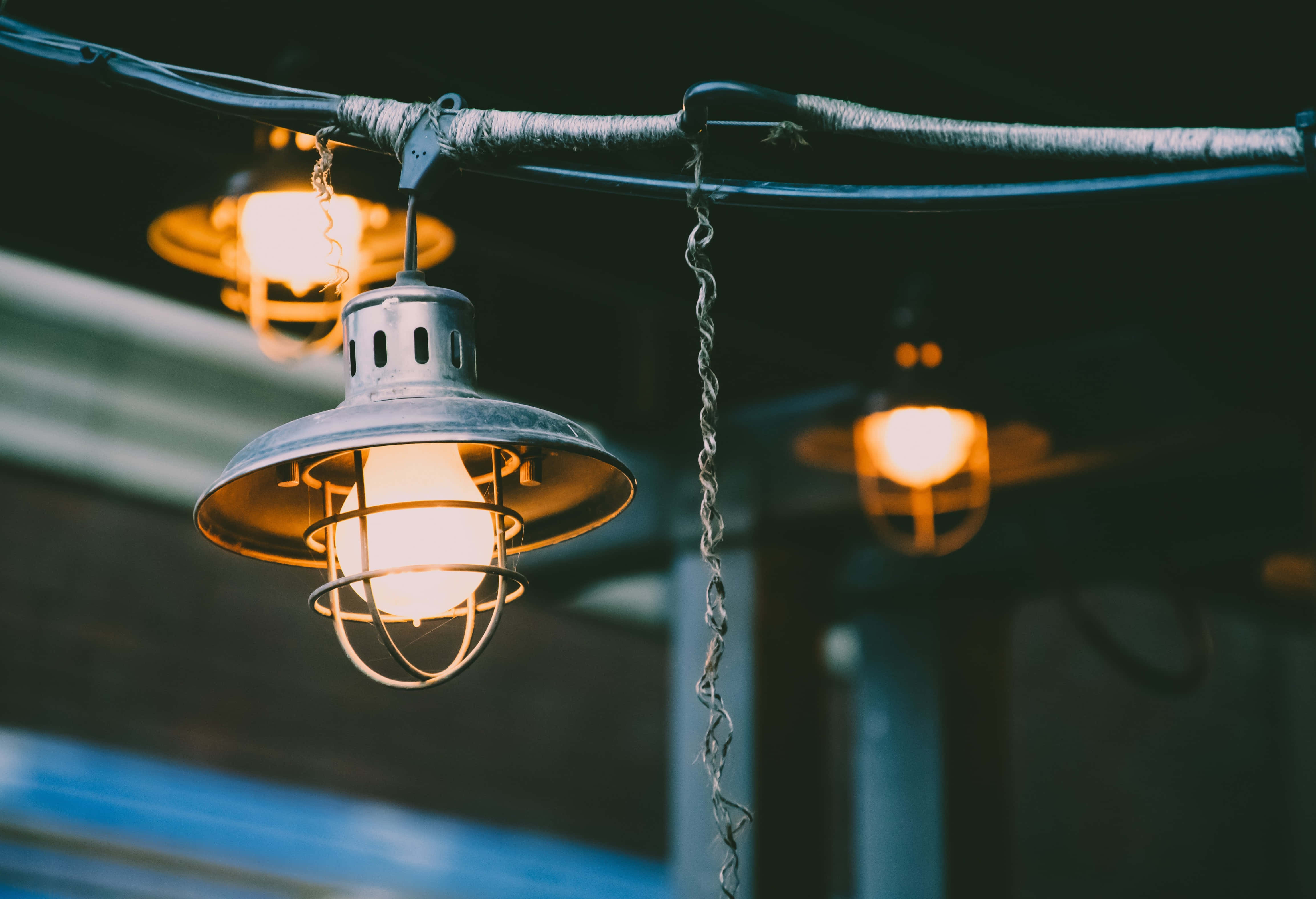vintage industrial hanging lamps, pendant lights, wire rope, 4K Desktop Wallpaper