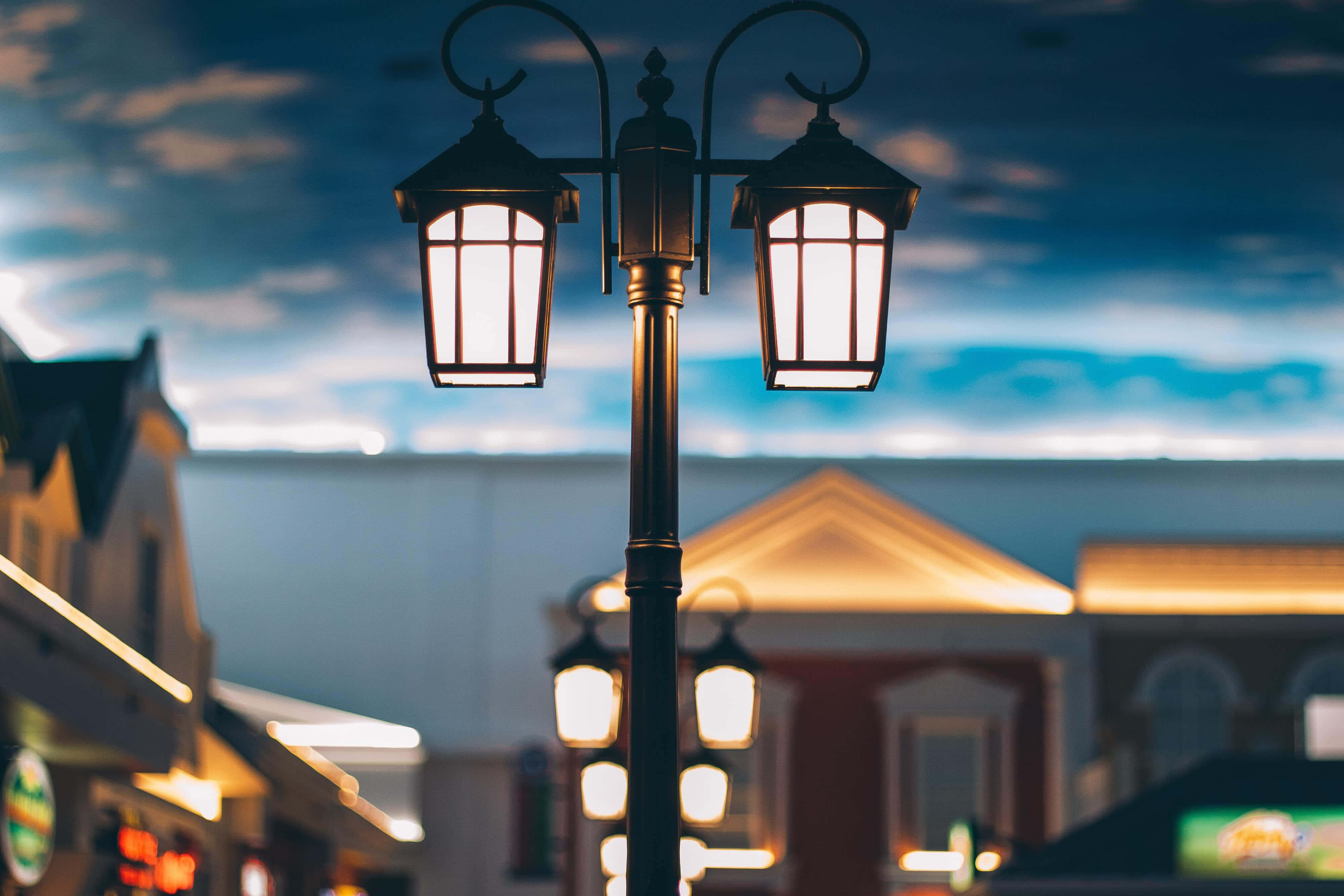 evening street lamps, twilight sky, urban street, 4K Desktop Wallpaper