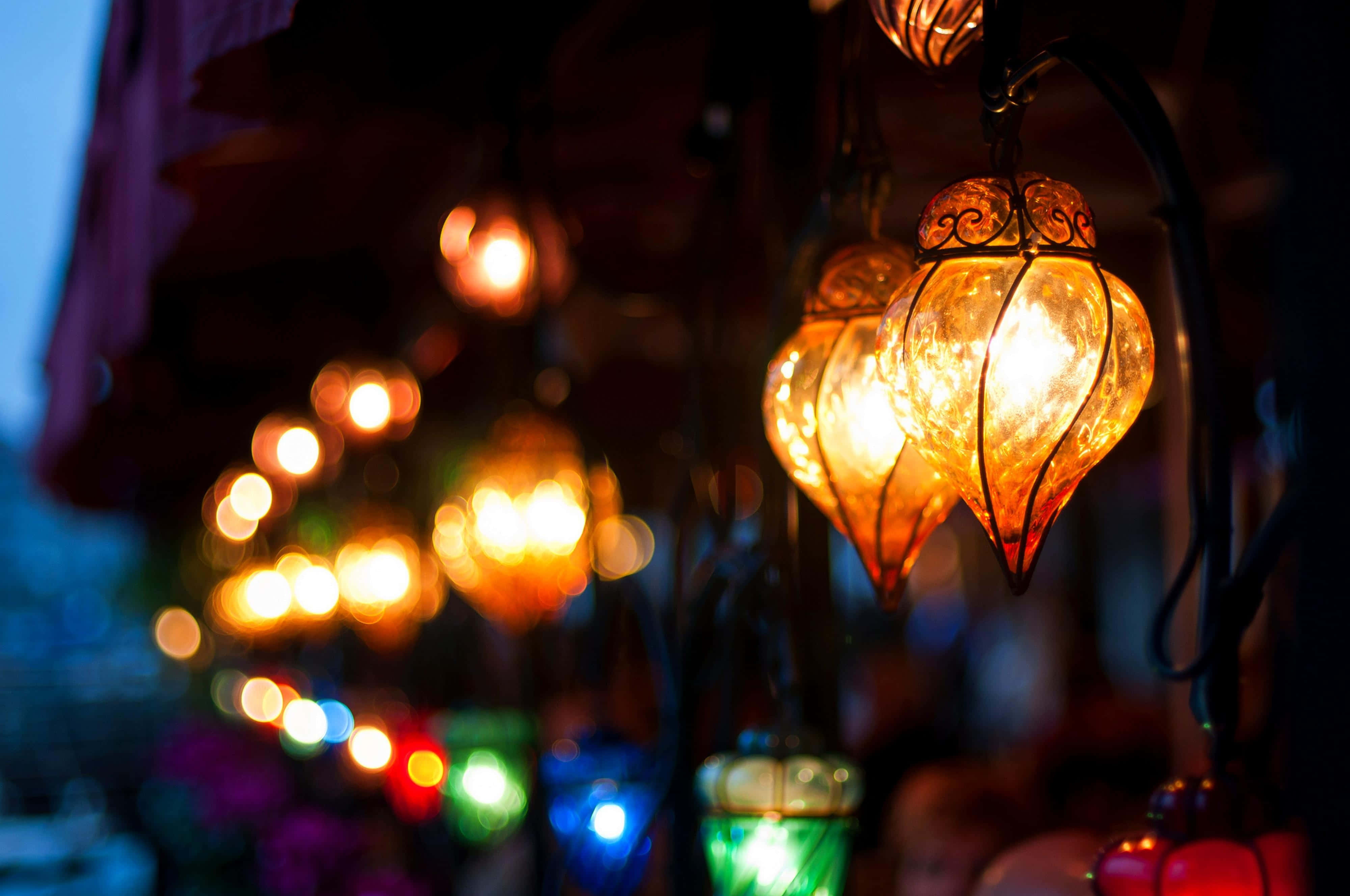 illuminated market lanterns, warm glowing lanterns, soft golden light, 4K Desktop Wallpaper