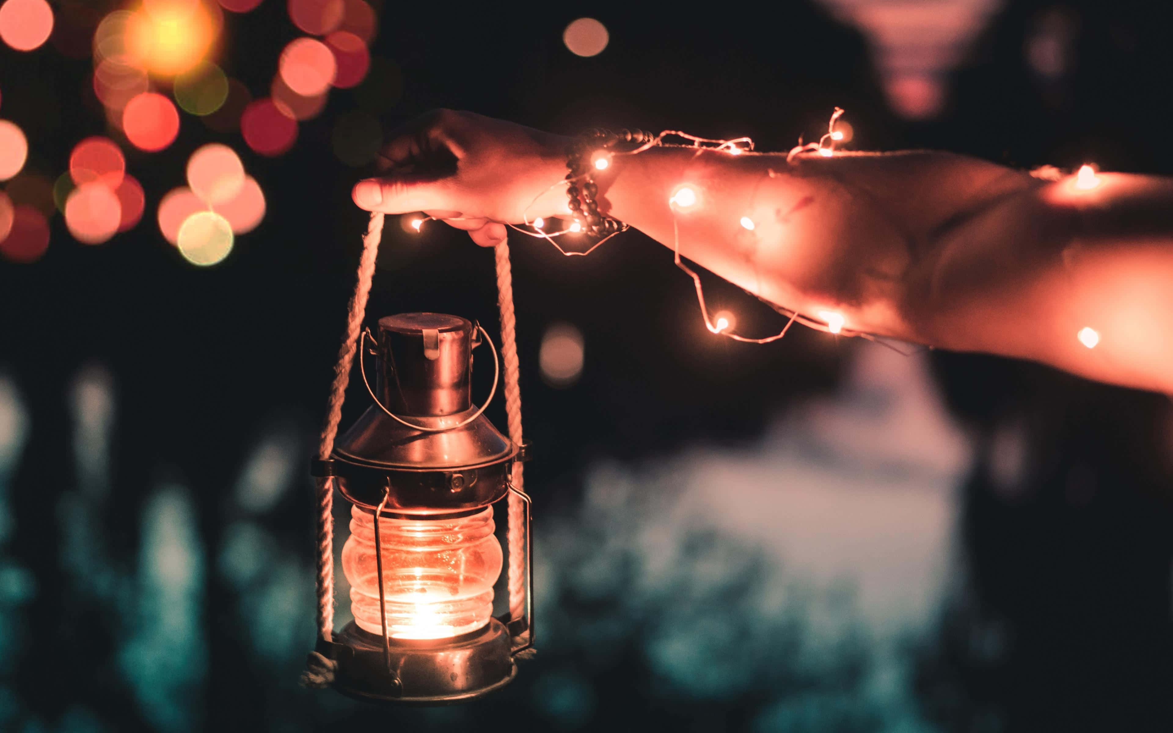 glowing lantern, fairy lights, dark bokeh background, 4K Desktop Wallpaper