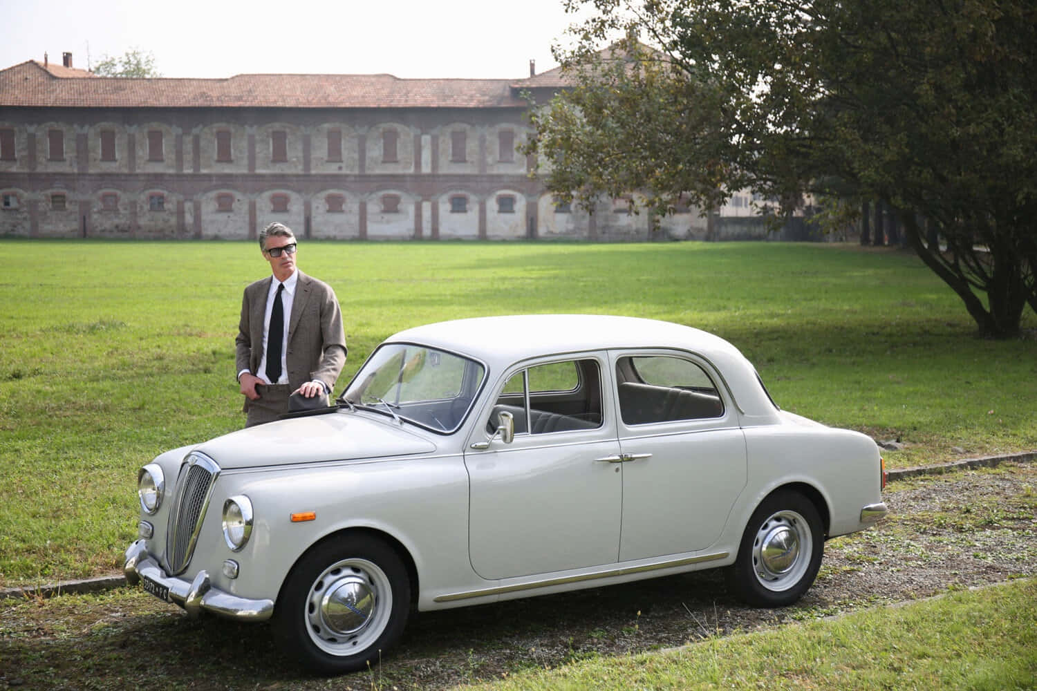 Lancia Appia, white sedan, man in a suit and glasses, HD Desktop Wallpaper