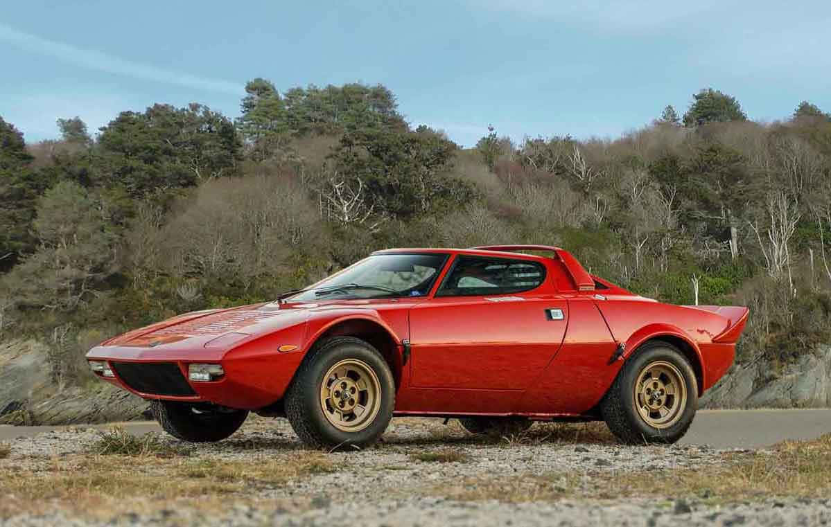 Red Lancia Stratos, classic sports car, gold wheels, SD Desktop Wallpaper