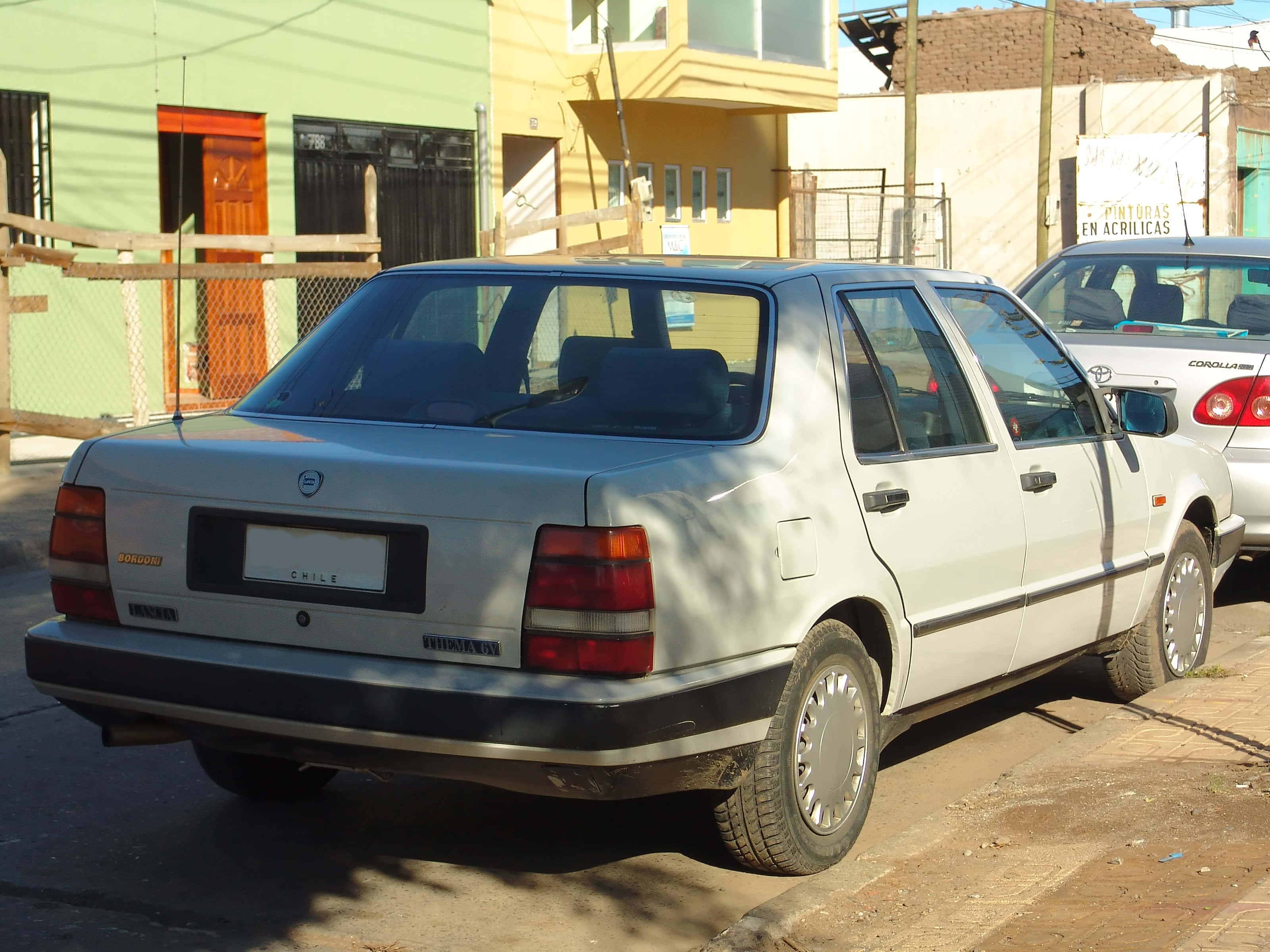 Lancia Thema, silver, sunlit street, 2K Desktop Wallpaper