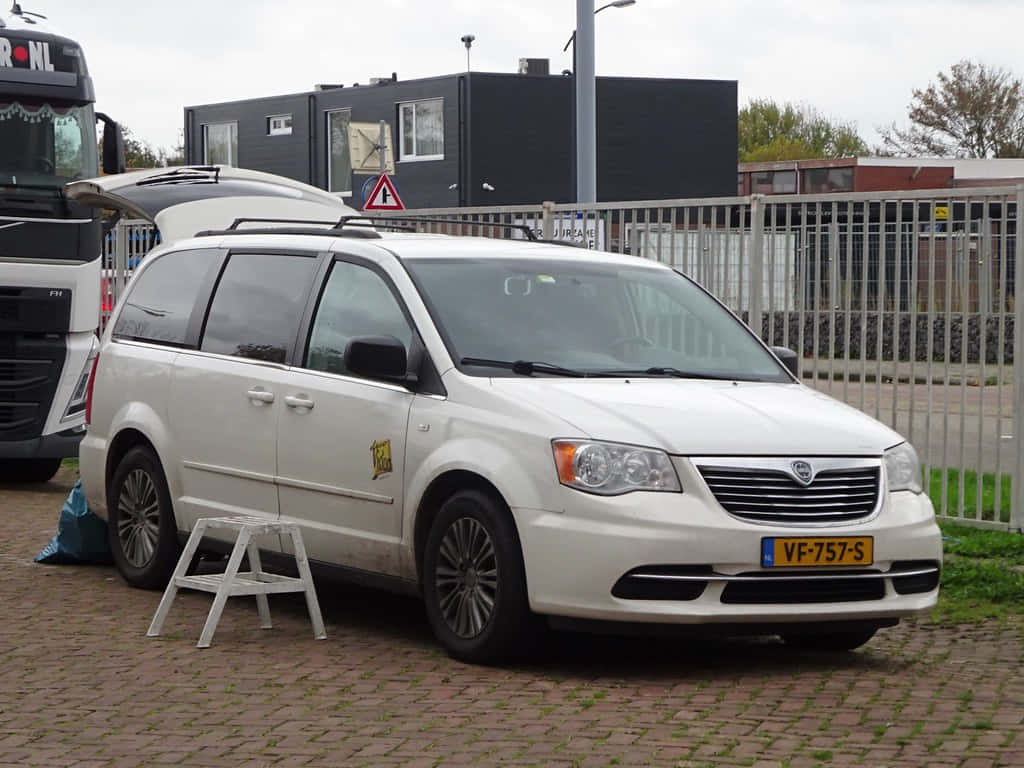 Lancia Voyager, white, brick lot, SD Desktop Wallpaper