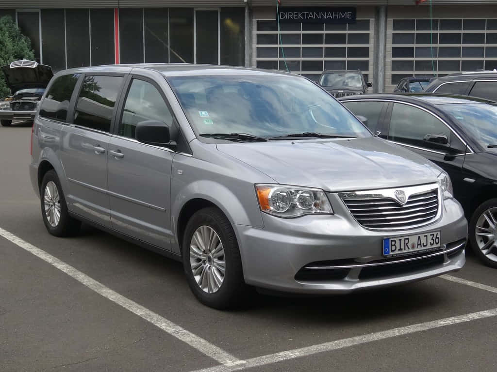 Lancia Voyager, silver, minivan, SD Desktop Wallpaper