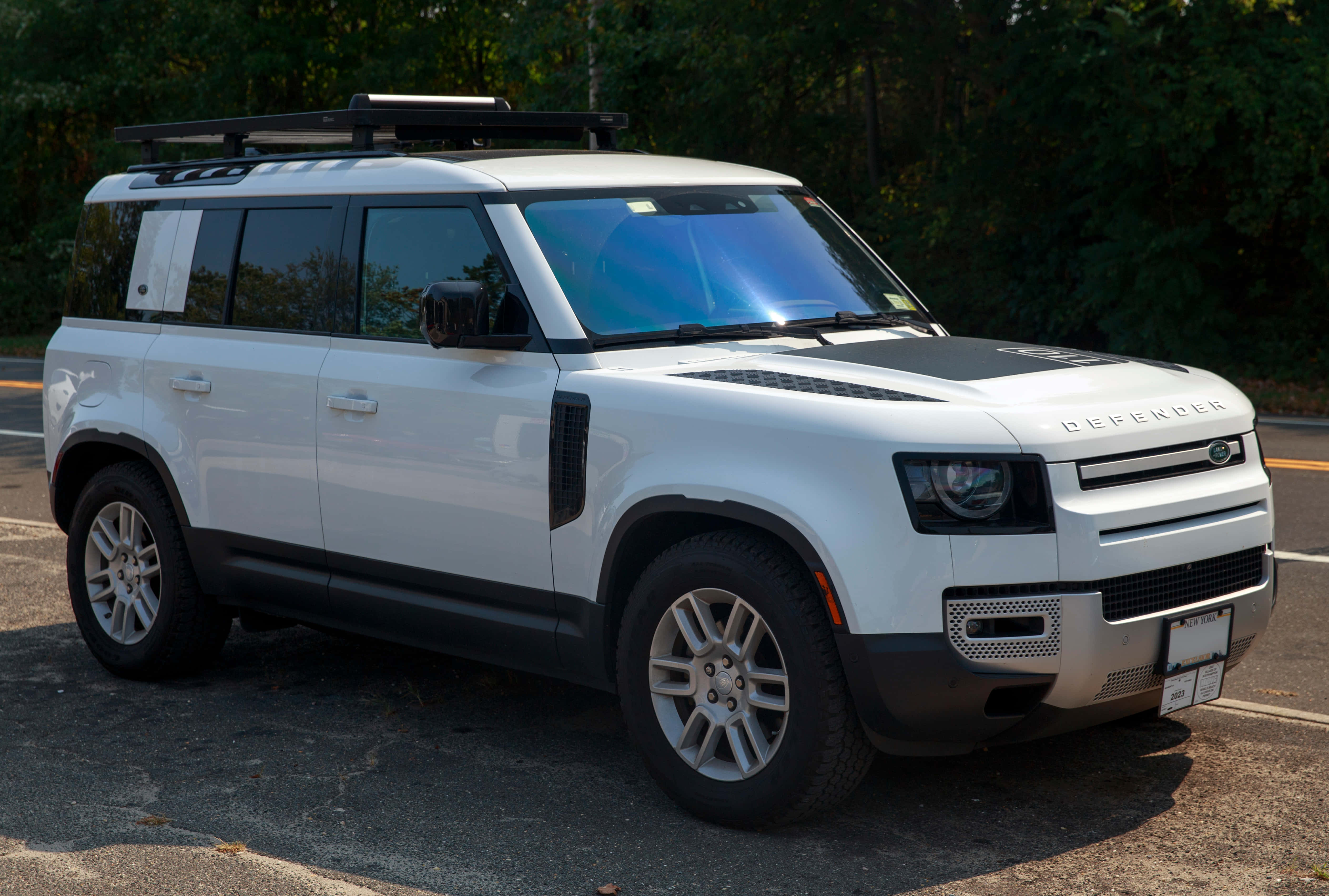 Land Rover Defender, white, asphalt, 4K Desktop Wallpaper