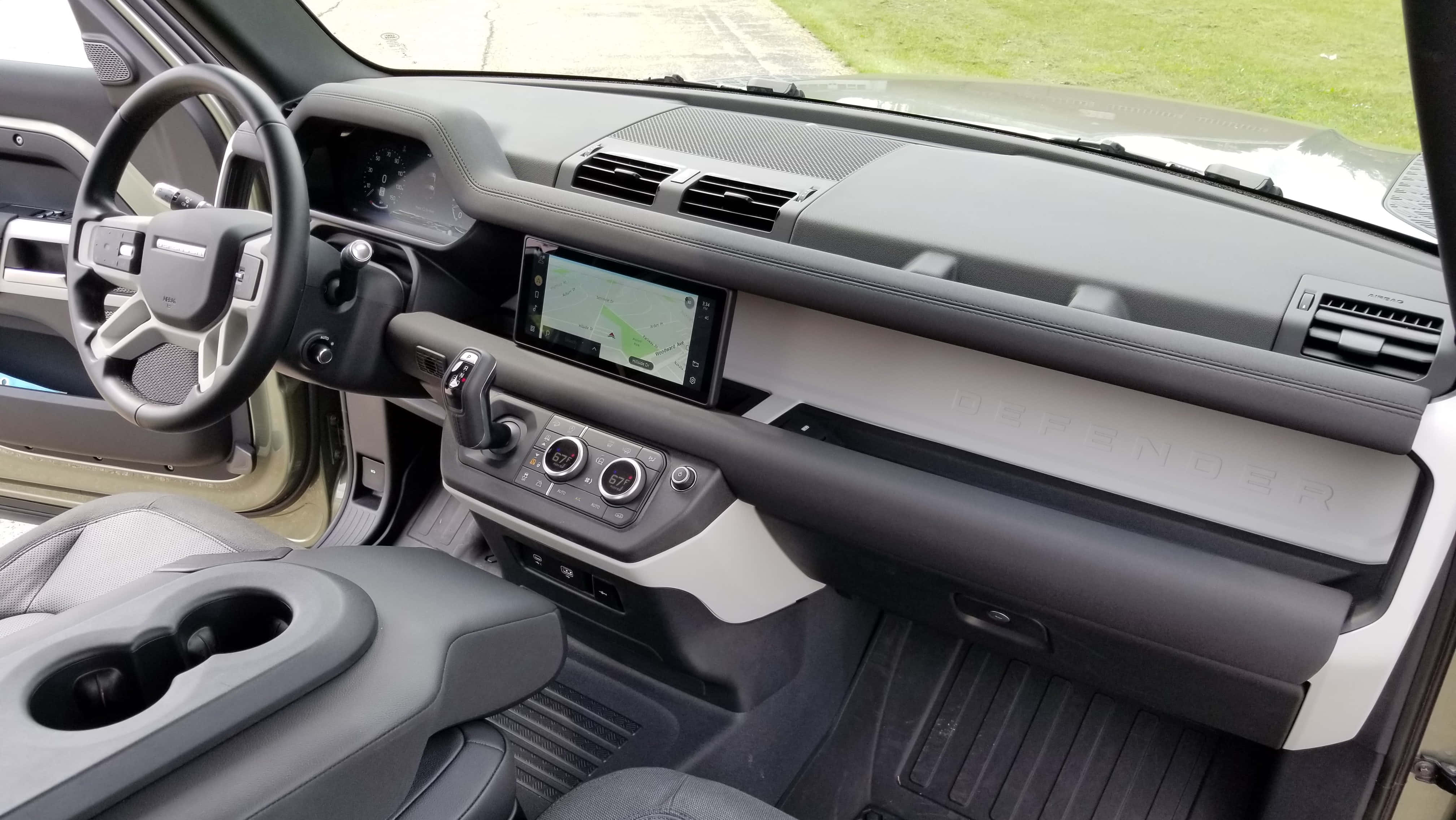 Land Rover Defender, black steering wheel, center console screen, 4K Desktop Wallpaper
