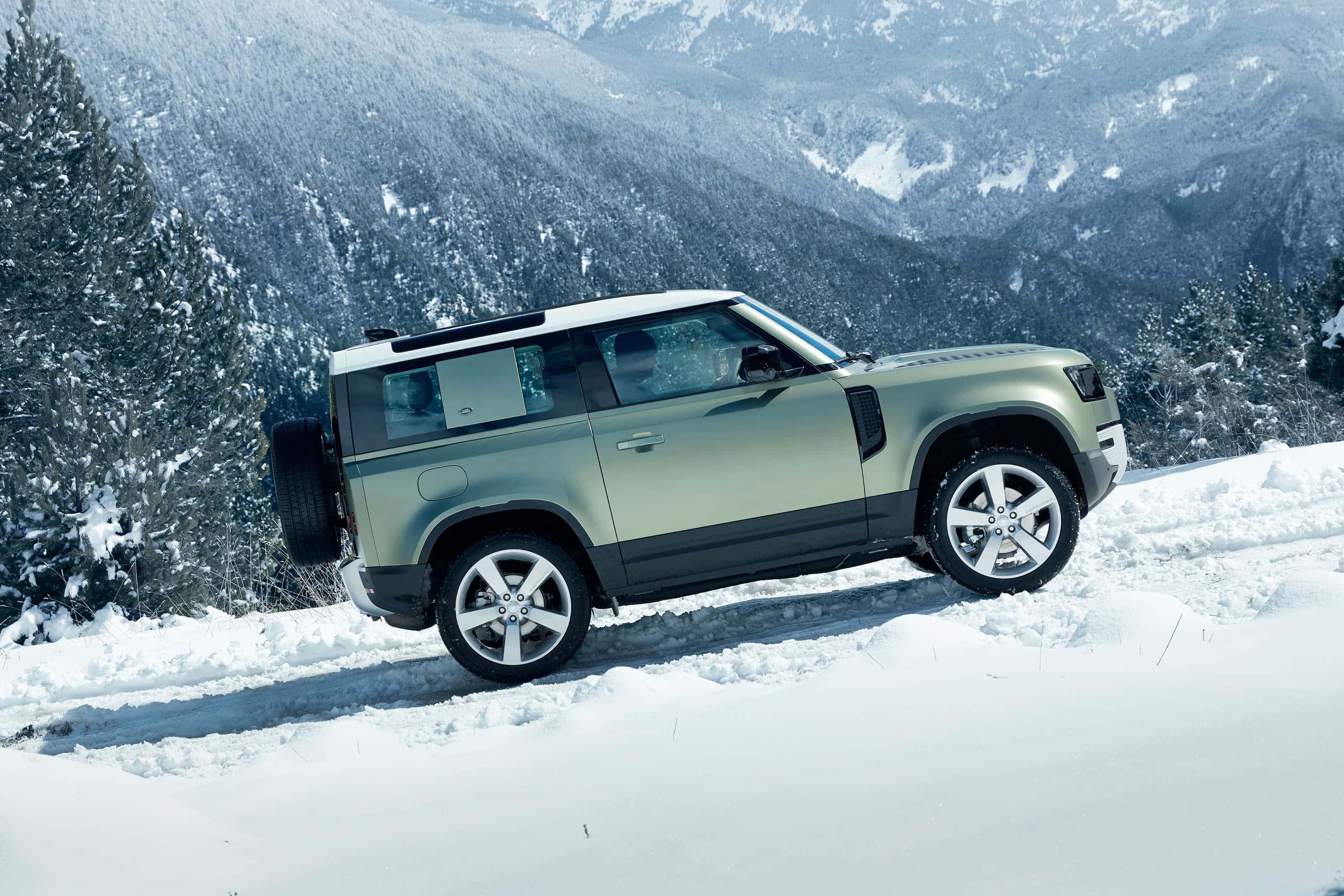 Land Rover Defender, matte green, deep snow, 2K Desktop Wallpaper